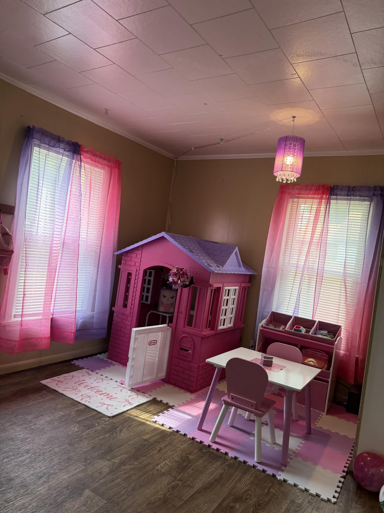 Little Tikes Cape Cottage Pretend Princess Playhousefor Kids, Indoor Outdoor, with Working Doors and Windows, for Toddlers Ages 2+ Years,Pink,Large customer photo 2