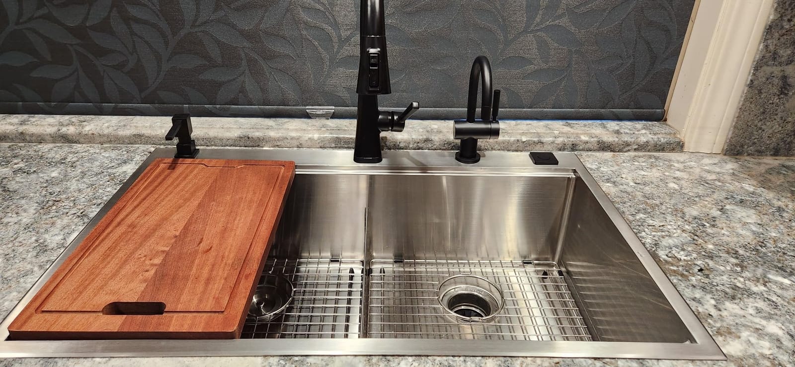 Delta Lenta Brushed Nickel Touch Kitchen Faucet with Pull Down Sprayer, Modern Single Hole Touch On Kitchen Sink Faucet, Single Handle, SpotShield Stainless 19802TZ-SP-DST customer photo 2