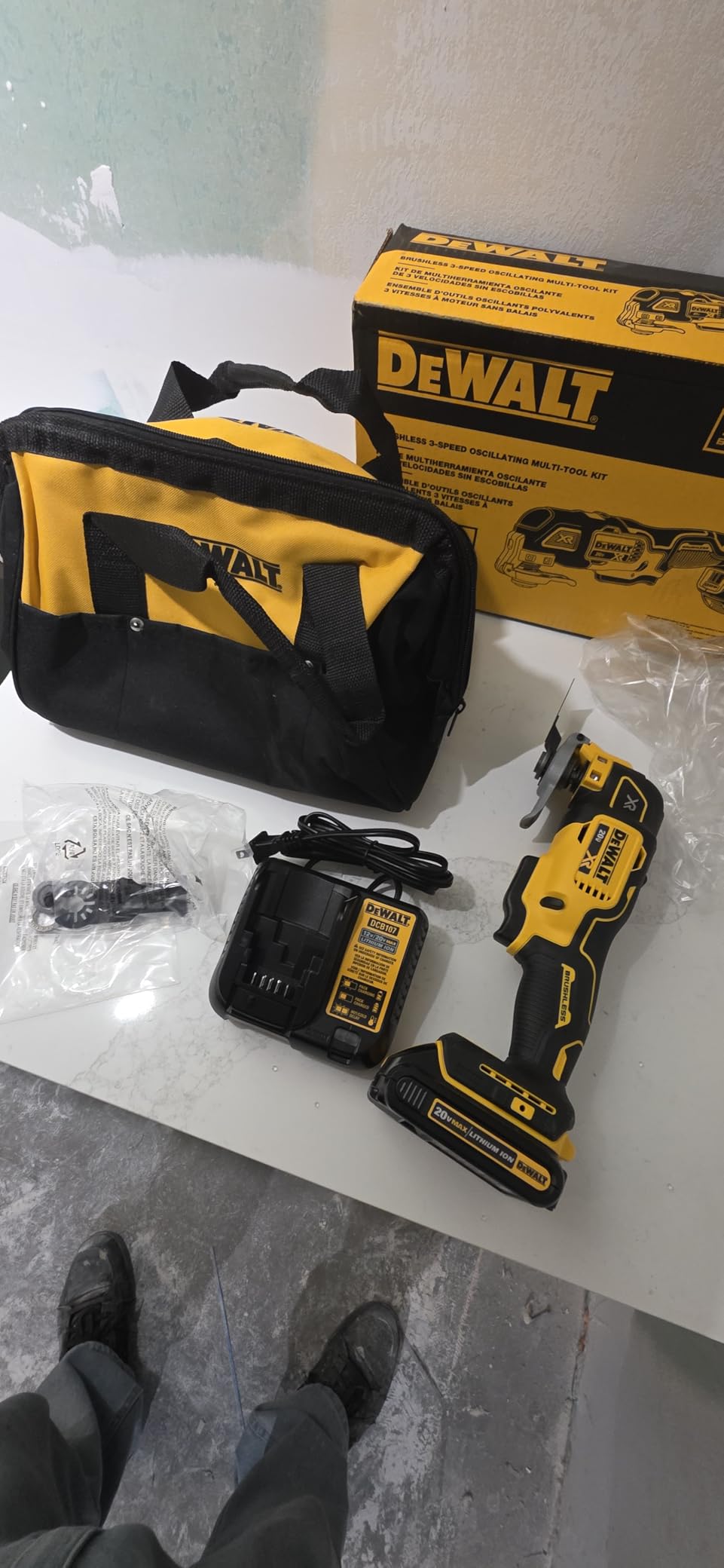 DEWALT 20V MAX XR Oscillating Tool Kit with Blades, 3 Speed Cordless Brushless Multitool, Up to 20,000 OPM, LED Light, Battery and Charger Included (DCS356C1) customer photo 1
