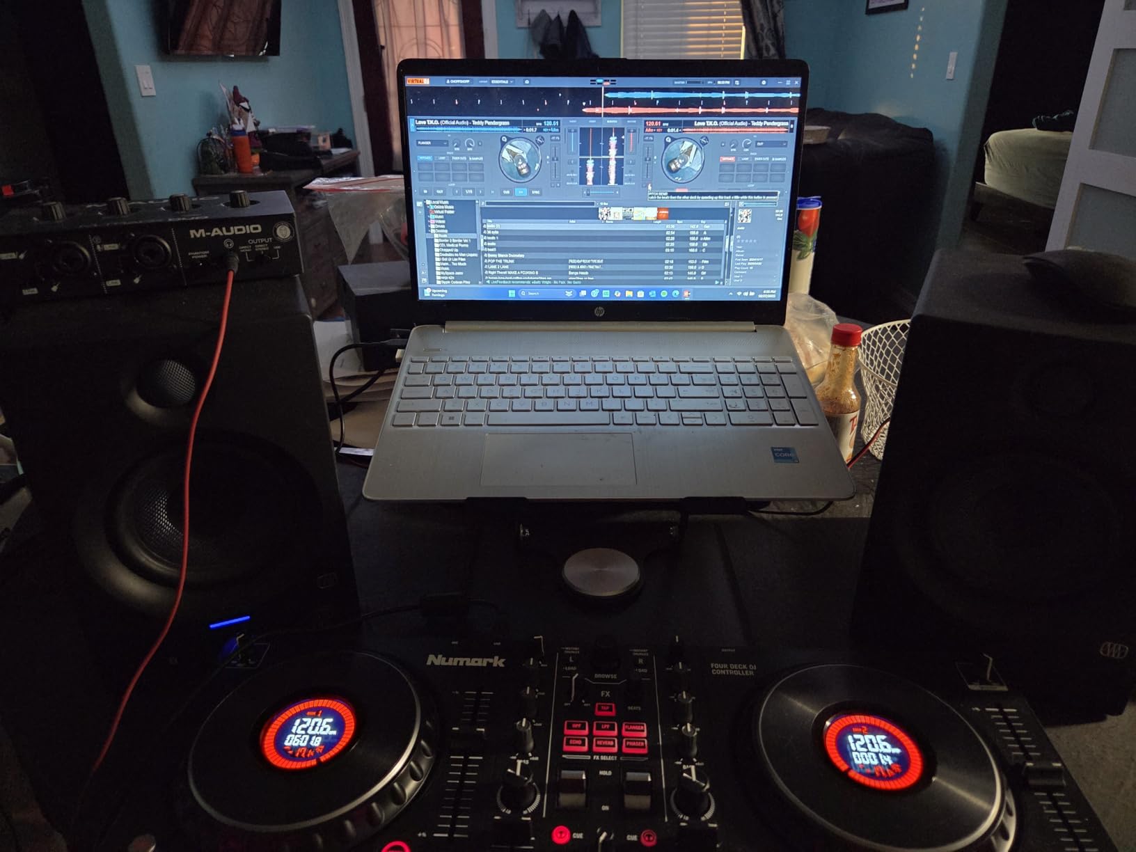 Numark Mixtrack Platinum FX DJ Controller | 4-Decks, 3-Band EQ DJ Mixer, Jog Wheel Displays, 16 Pads, 2 Effects Paddles, Audio Interface, Serato DJ Lite customer photo 1