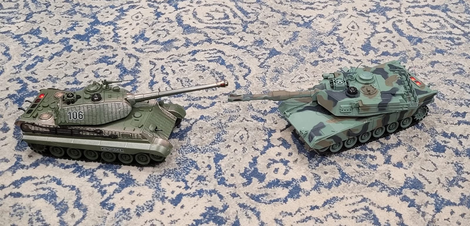 RC Tank, Remote Control WW2 German King Tiger Army Tank Toys, 1:28 Scale 9 Channels RC Military Vehicles for Kids Boys,Girls Best Ages 6 7 8 9 10 customer photo 1