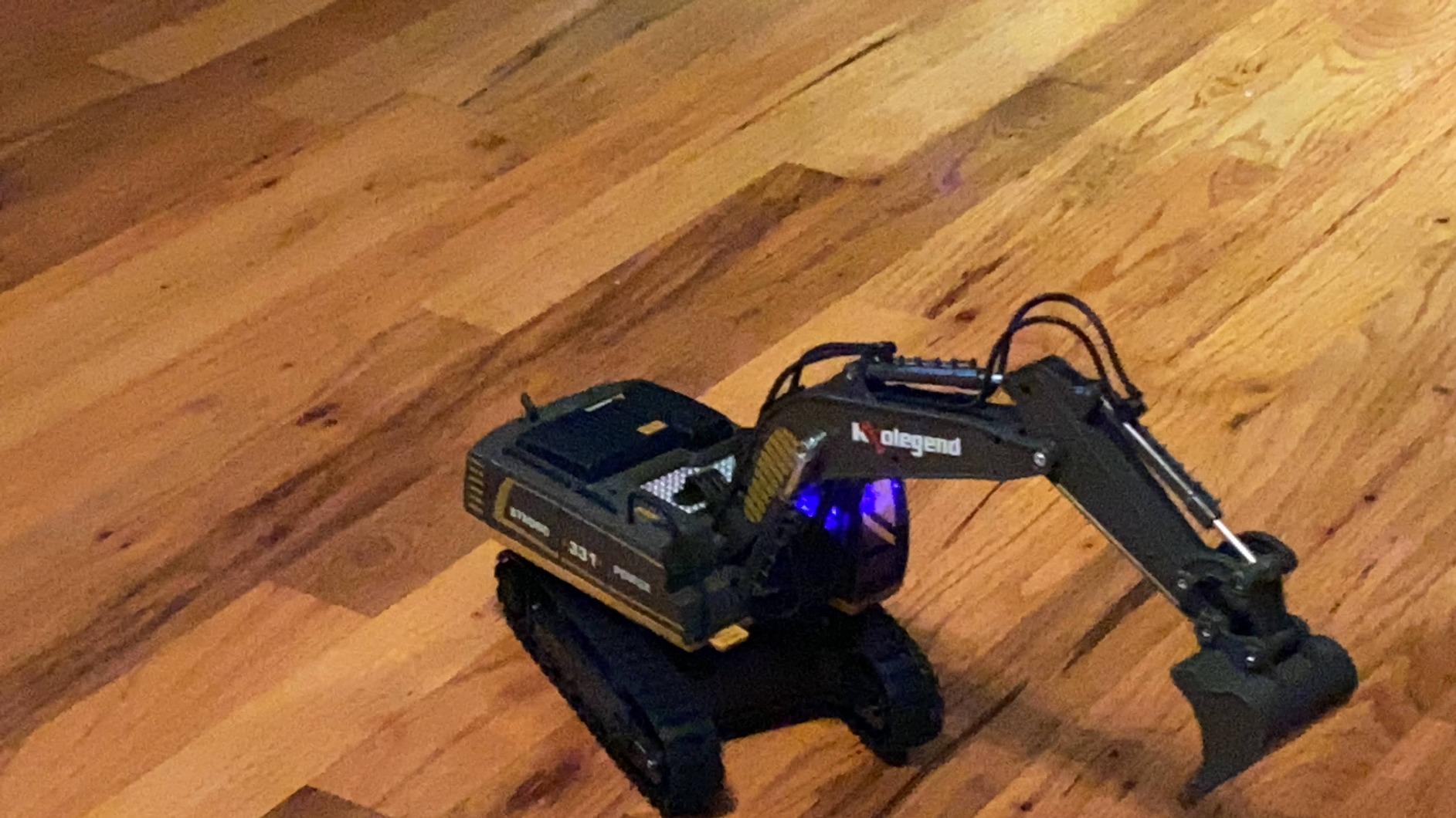 kolegend RC Excavator Toy | 1:18 Remote Control Excavator customer photo 1
