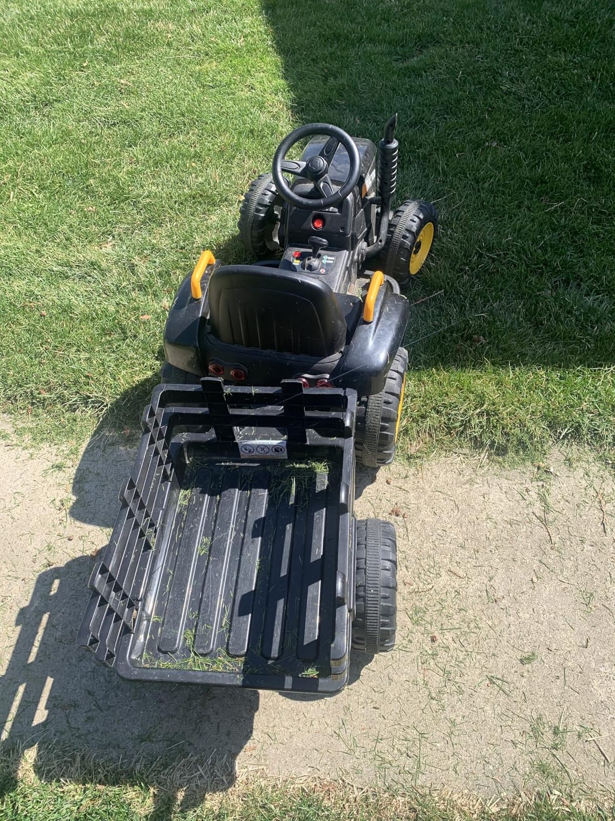 TOBBI 12V Kids Electric Tractor, Toddlers Ride On Vehicle Toy with Trailer customer photo 1
