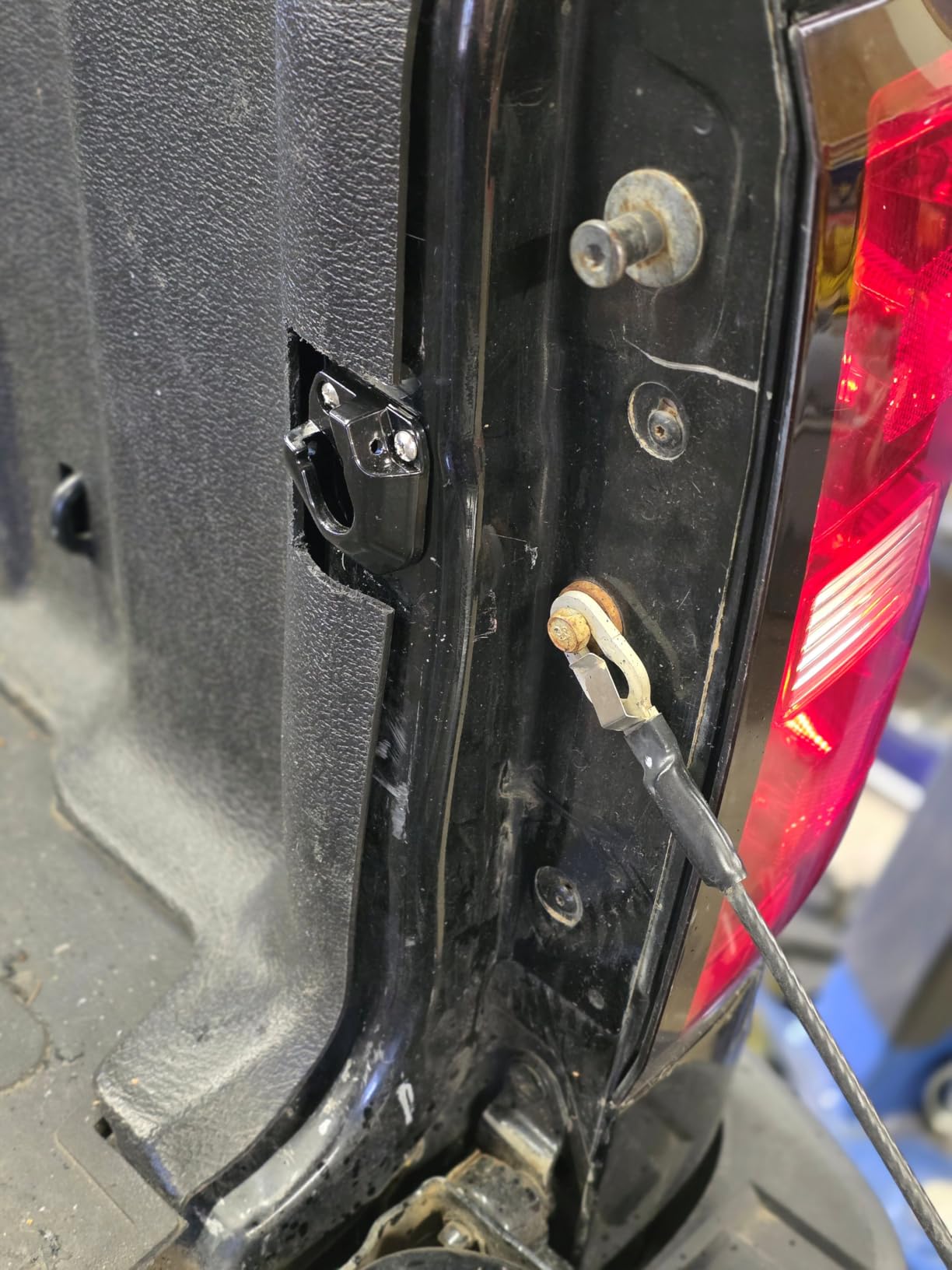 Truck Bed Extender for Ram, Ford, Silverado, Sierra, Tundra, Titan Pickup Truck Universal Tailgate Extension customer photo 2