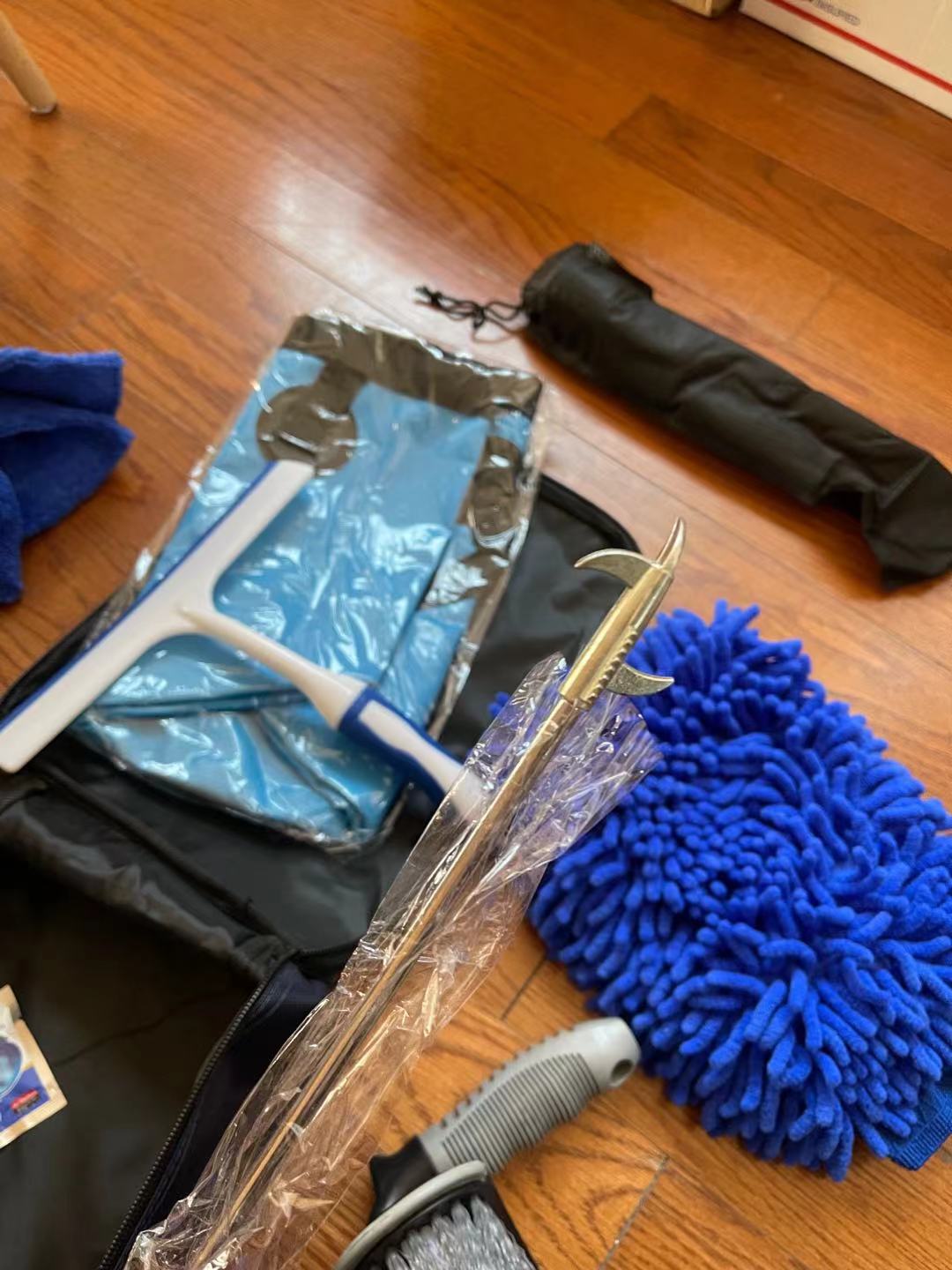 22Pcs Car Wash Cleaning Tools Kit Car Detailing Set with Blue Canvas Bag Collapsible Bucket Wash Mitt Sponge Towels Tire Brush Window Scraper Duster Complete Interior Car Care Kit customer photo 2