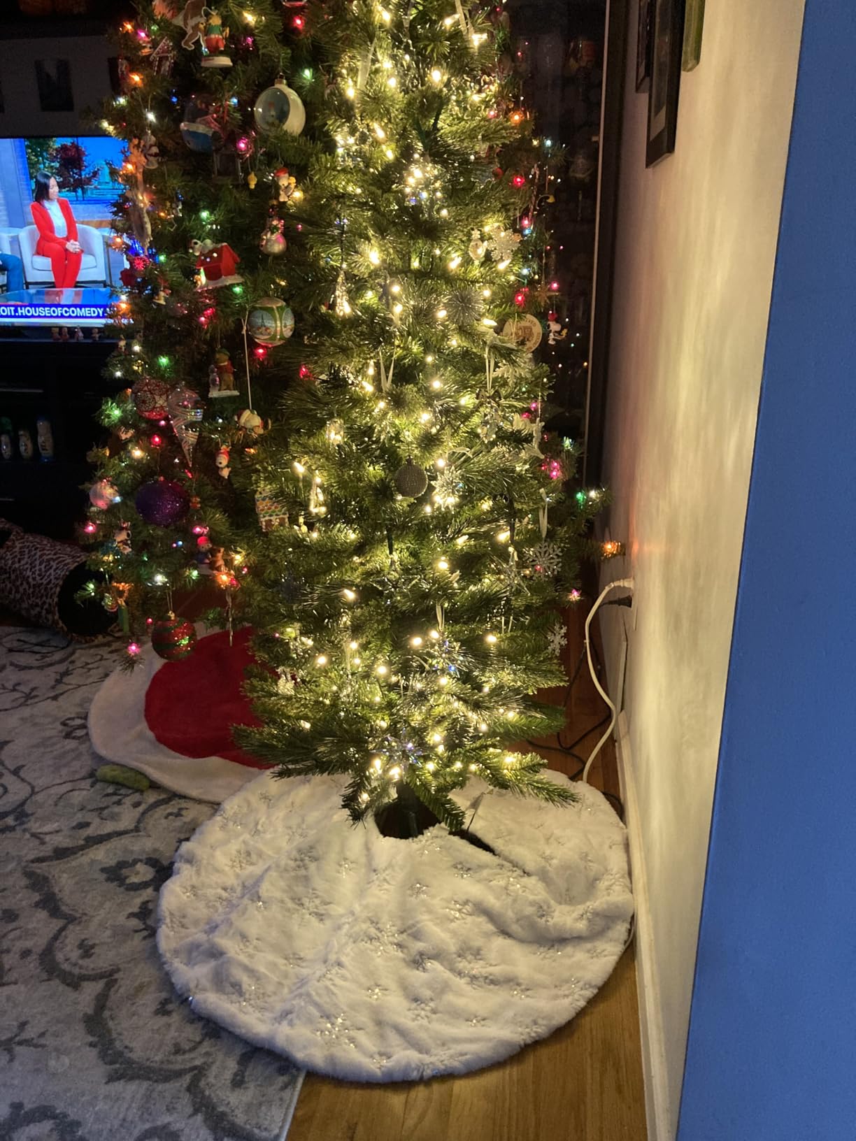CHICHIC 48 Inch Large Christmas Tree Skirt White Tree Skirt Xmas Faux Fur Tree Skirts Christmas Decorations for Holiday Tree Ornaments Christmas Party Home Decorations with Sequin Silver Snowflakes customer photo 2