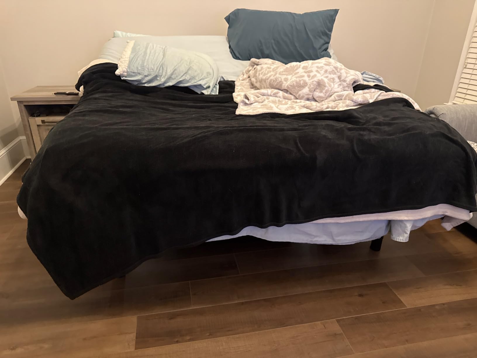 Nestl King Adjustable Bed Frame with Massage and Wireless Remote, Electric Base with Head and Foot Incline, Zero Gravity, USB Ports, Under Bed LED, No Box Spring Needed customer photo 2