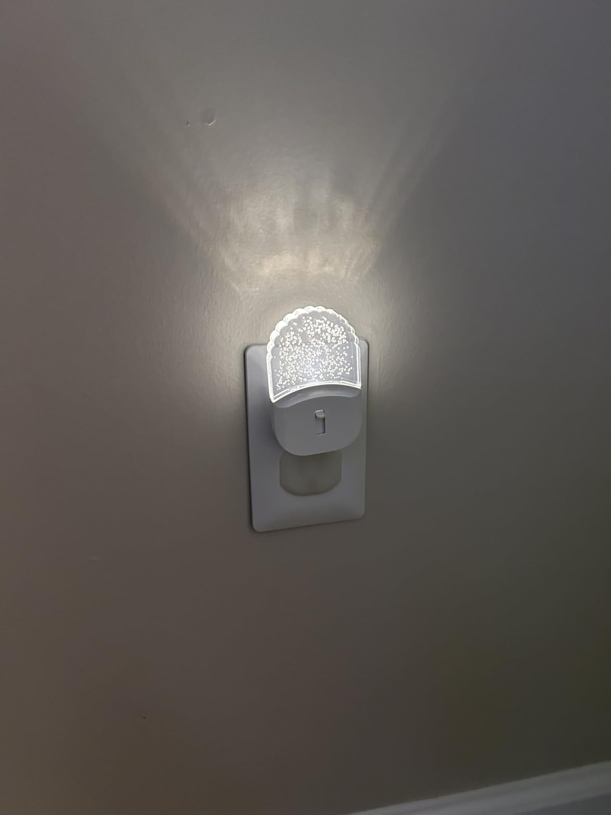 DORESshop Night Lights Plug Into Wall,Color Changing Night Light for Kids customer photo 1
