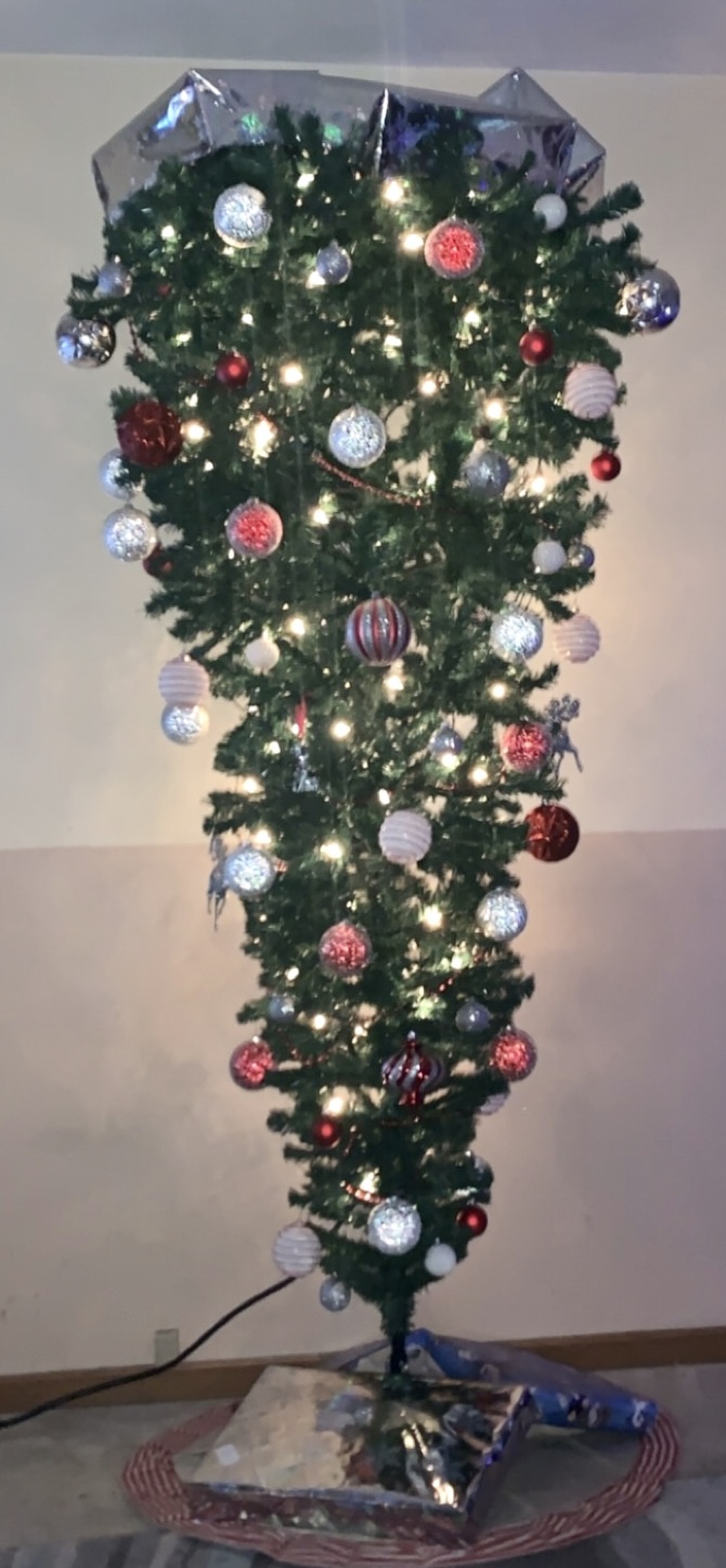 GOFLAME 7ft Upside Down Christmas Tree, Artificial Christmas Tree with Metal Stand, 1000 Branch Tips, Green Inverted PVC Tree for Indoor Outdoor Holiday Decoration customer photo 2
