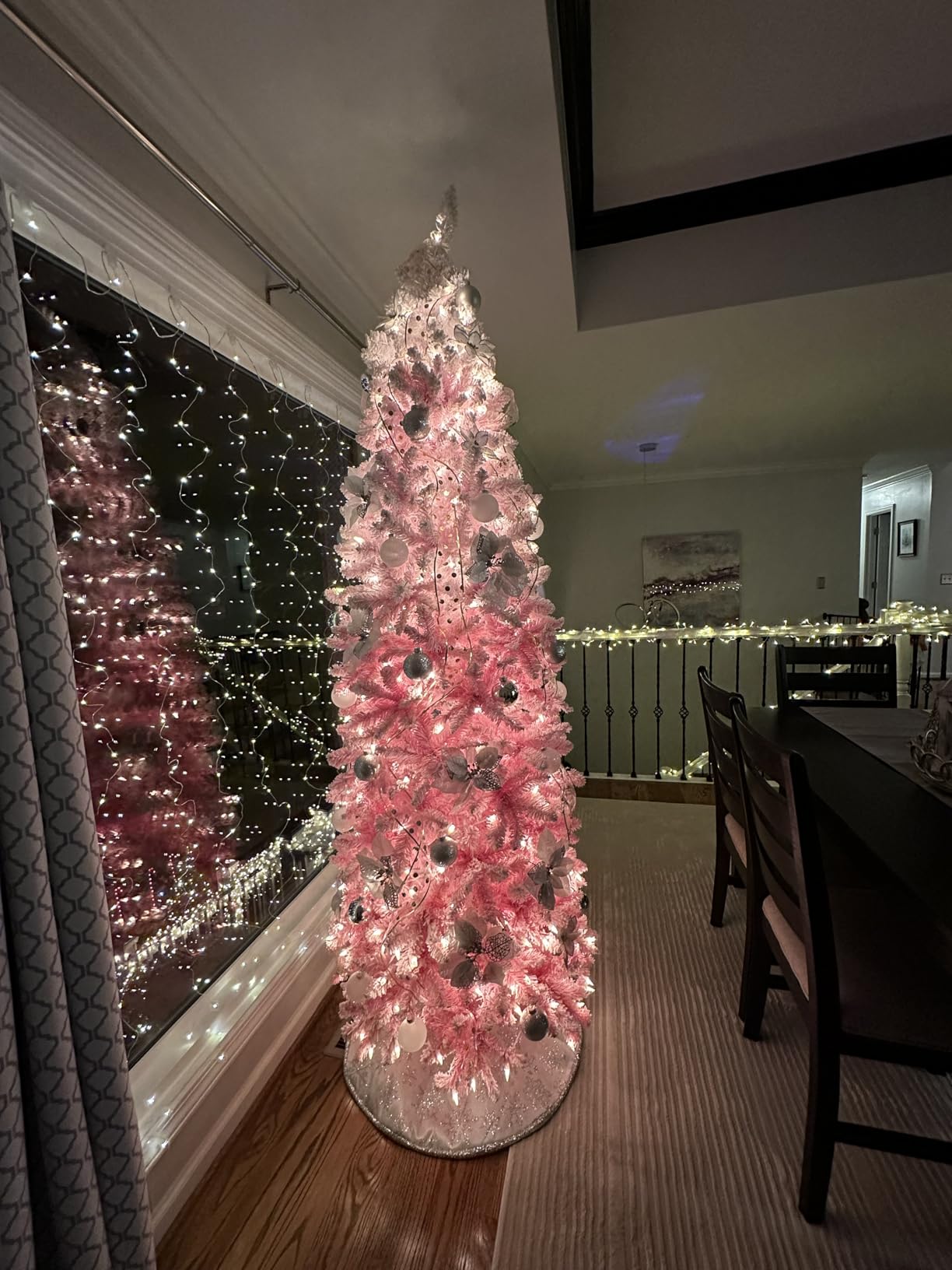 Yaheetech 7.5ft Pre-lit Pencil Artificial Christmas Tree, Green customer photo 1