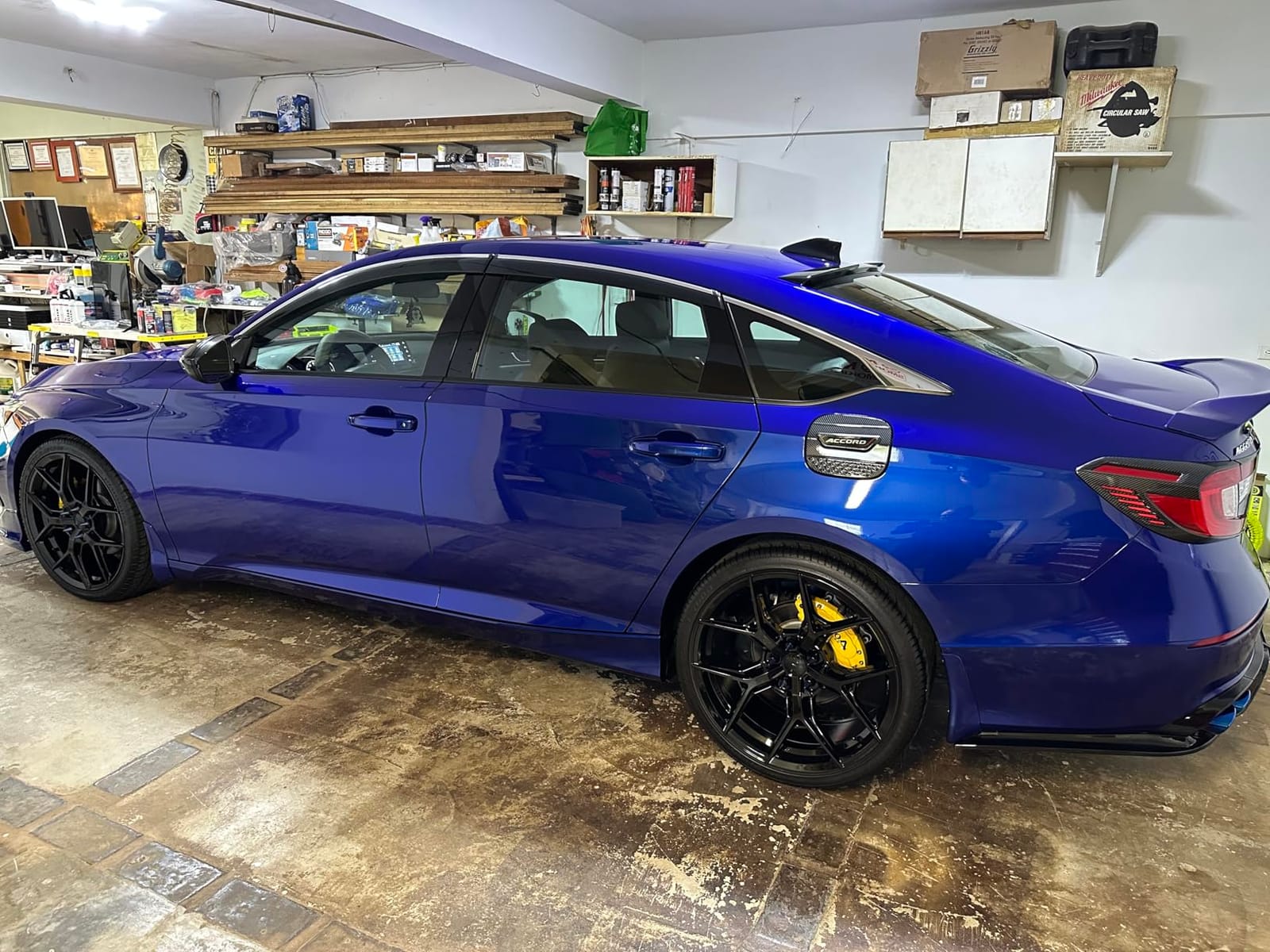 Vonixx Blend Ceramic & Carnauba Spray Wax - Black Edition | Deep Shine for Dark Paints | Superior Automotive Care Solution | Conceals Swirls and Scratches | Car wax Essential | 16.9 fl oz (500 ml) customer photo 2