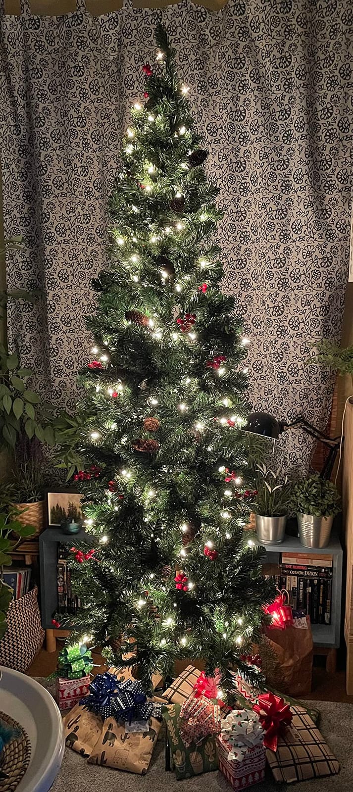 Best Choice Products 6ft Pre-Lit Spruce Pencil Christmas Tree Pre-Decorated w/Twinkling LED Lights Holiday Decoration w/ 250 Lights, 618 Tips, Pine Cones, Metal Hinges & Base - Green customer photo 2