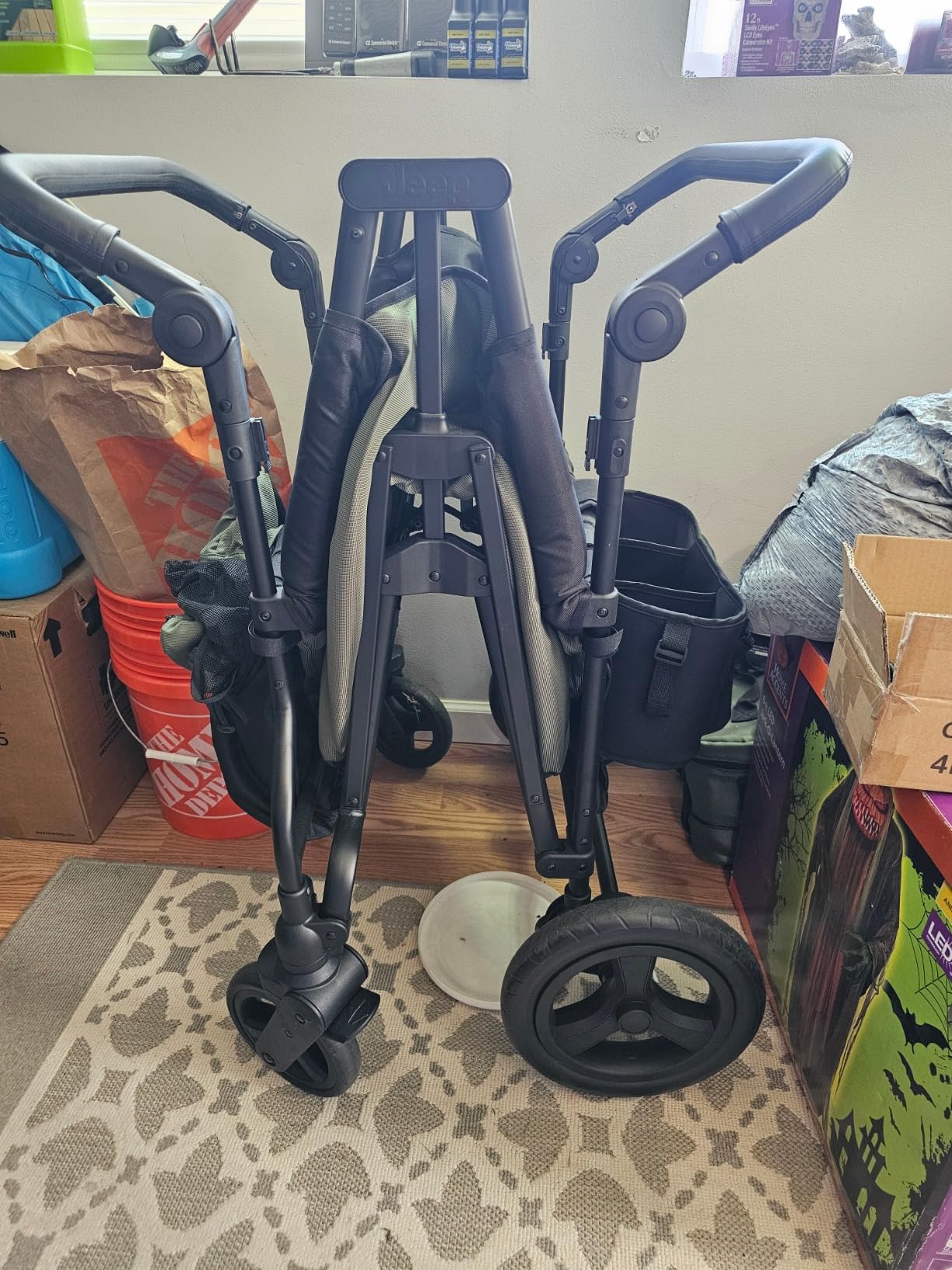 Jeep Deluxe Wrangler Stroller Wagon with Cooler Bag and Parent Organizer by Delta Children, Black/Green customer photo 1