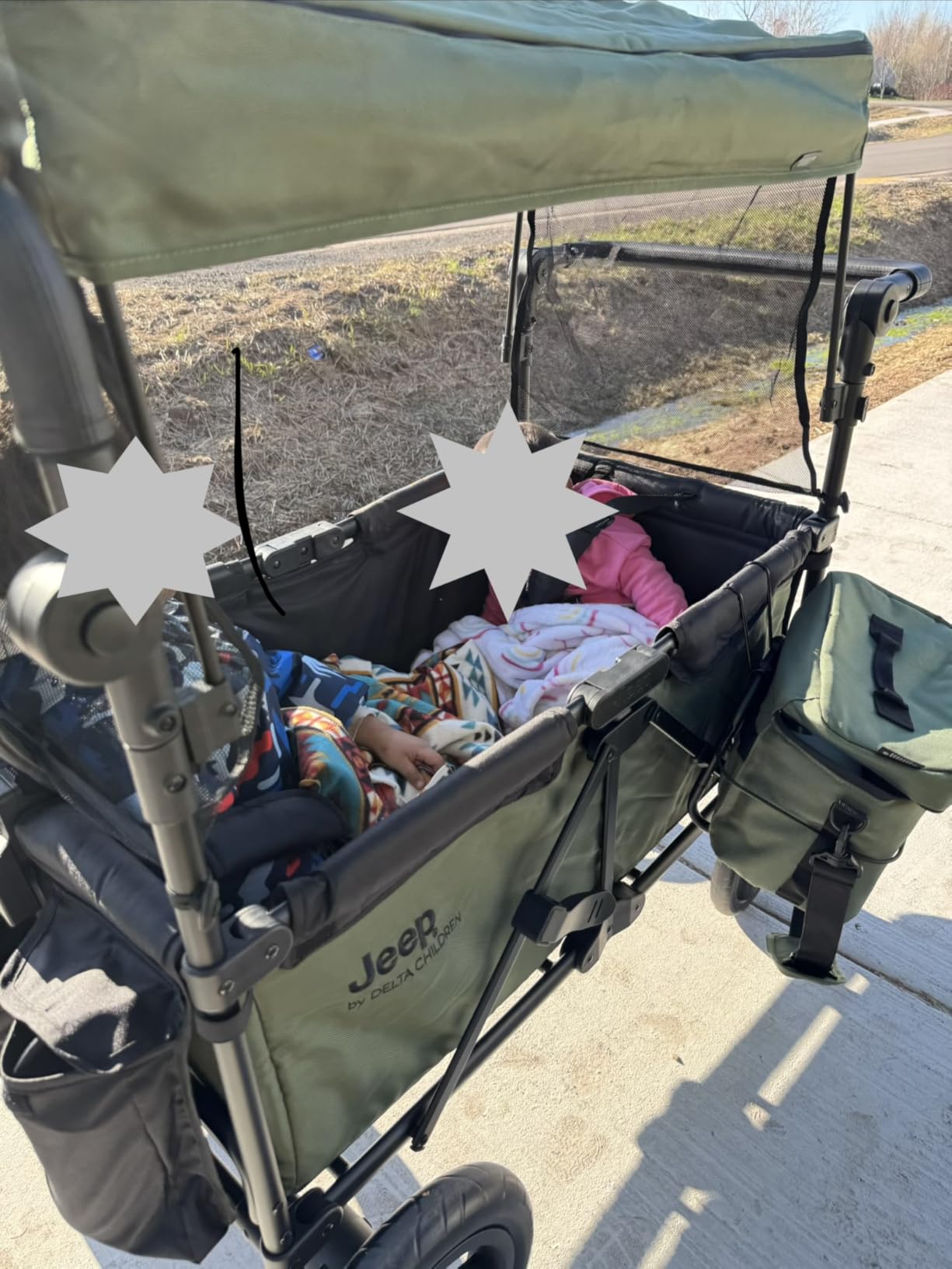 Jeep Deluxe Wrangler Stroller Wagon with Cooler Bag and Parent Organizer by Delta Children, Black/Green customer photo 2