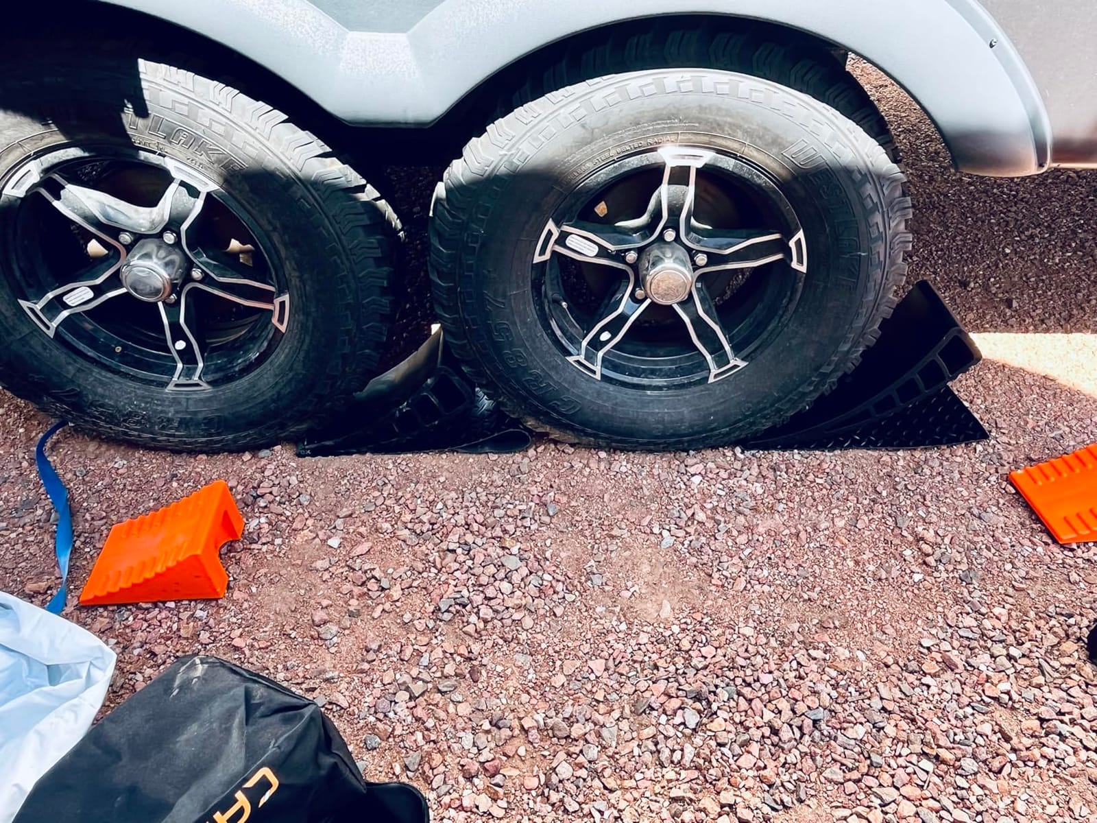 CARMTEK Camper Leveler Premium Kit - Curved RV Levelers with Camper Wheel Chocks, Rubber Mats and Carry Bag | Faster Camper Leveling Than RV Leveling Blocks customer photo 2