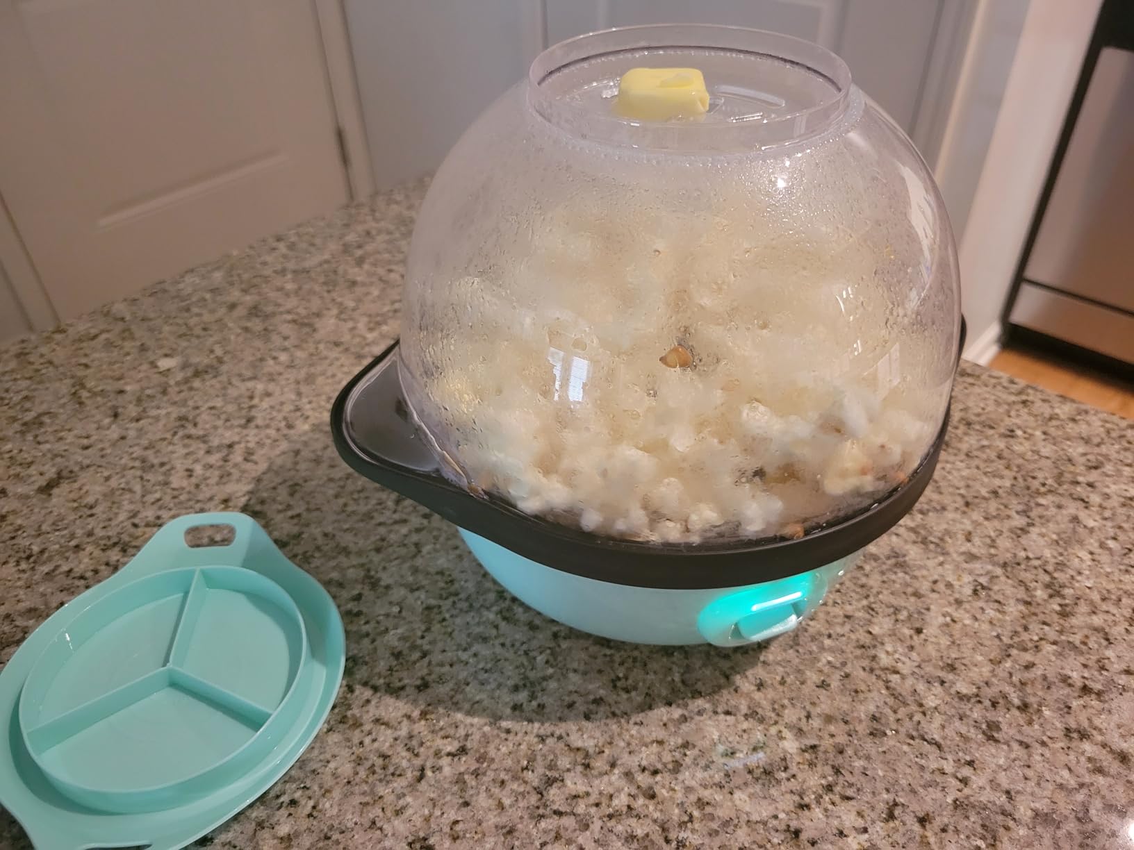 Dash SmartStore Deluxe Stirring Popcorn Maker - Hot Oil Electric Popcorn Popper with Butter-Warming Tray, Clear Serving Bowl, Storage Lid & Measuring Cup - 24 Cups, Aqua customer photo 1