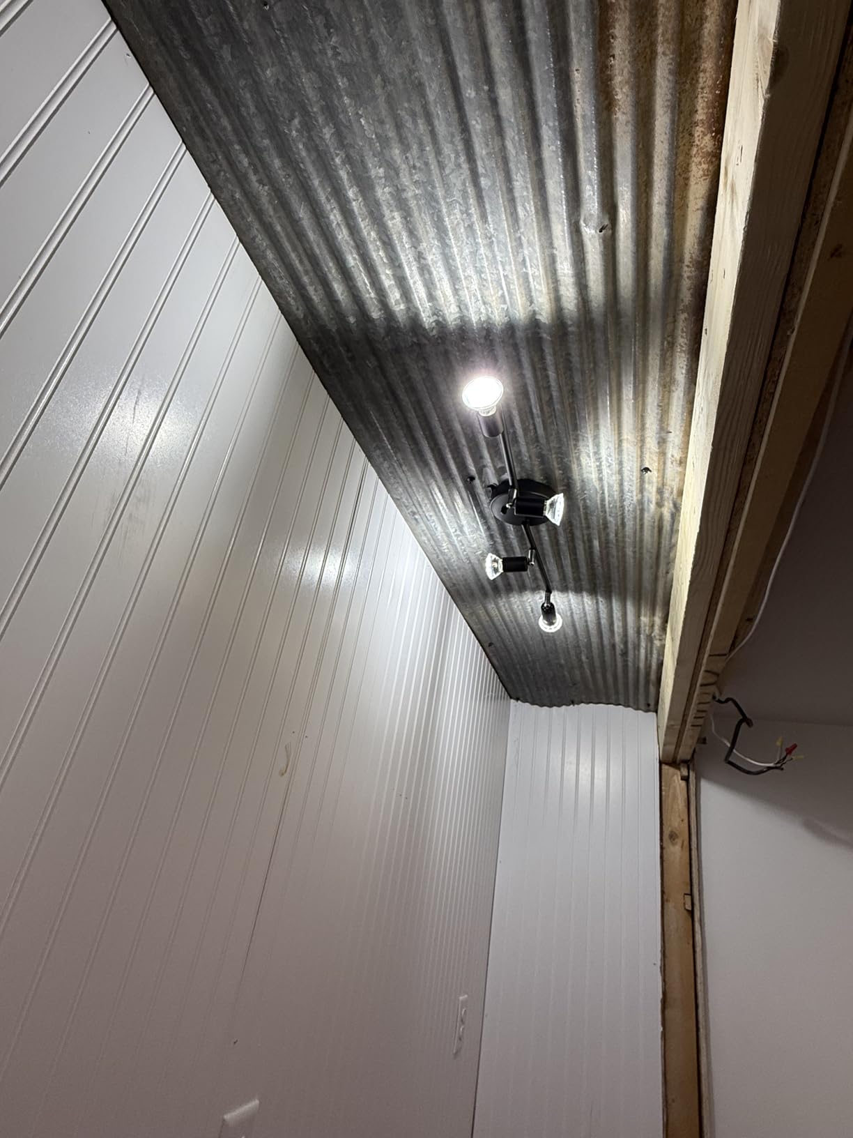 Ascher 4-Light LED Track Lighting Kit, Flexibly Rotatable Light Heads, 4 Way Ceiling Spotlight Matt Nickel Finish, Including 4 GU10 LED Bulbs (4W 400LM Daylight White 5000K) customer photo 1