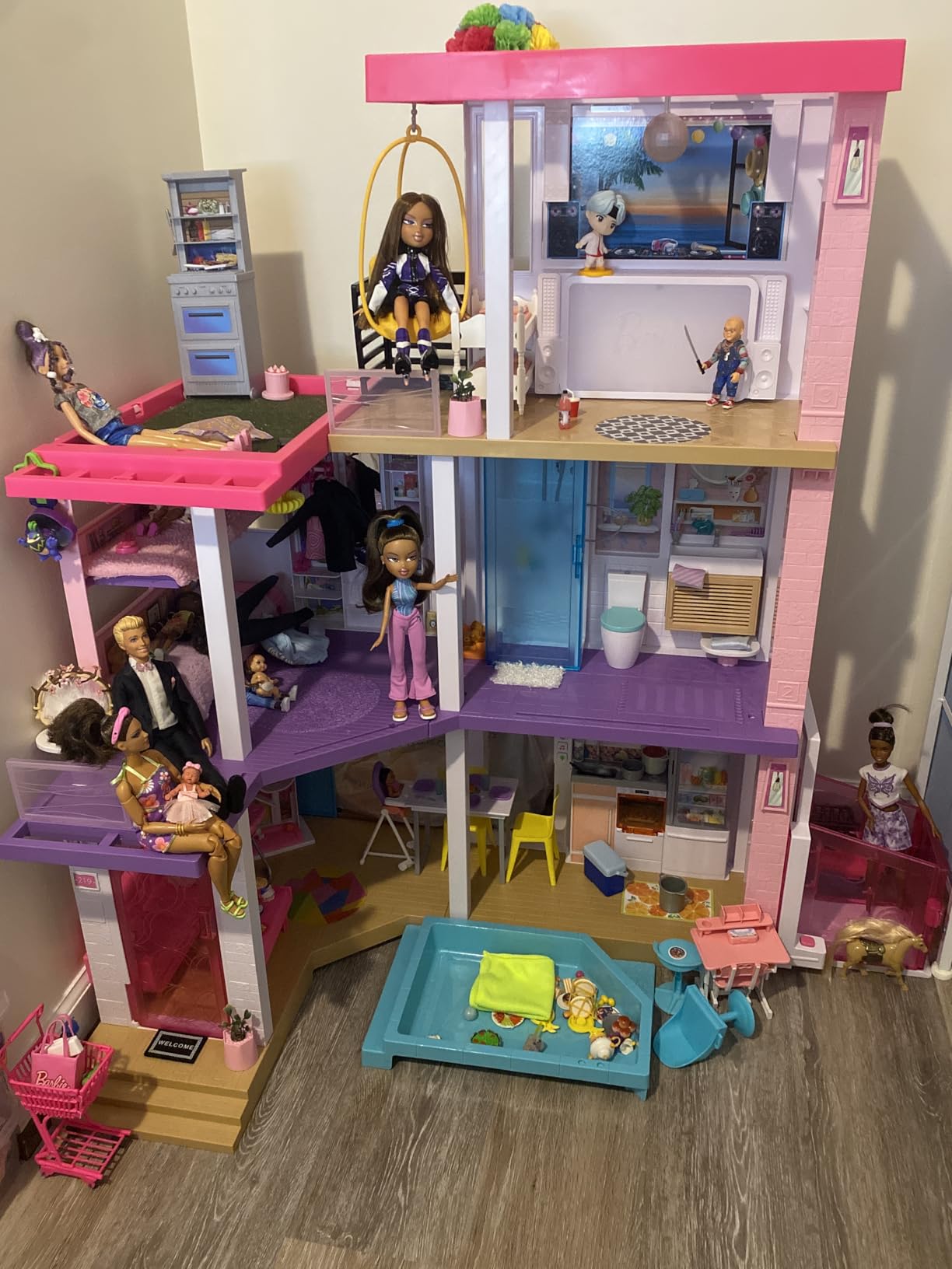 Barbie Dreamhouse Dollhouse Playset customer photo 1