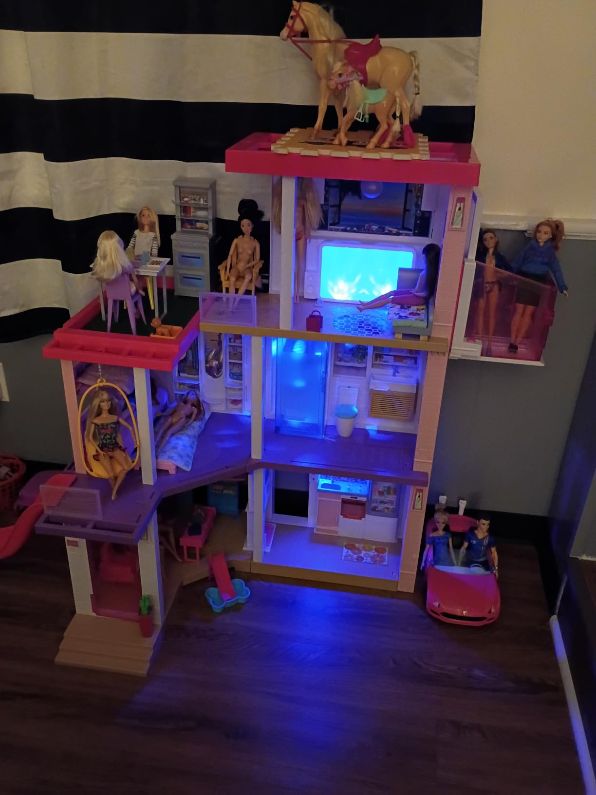 Barbie Dreamhouse Dollhouse Playset customer photo 2