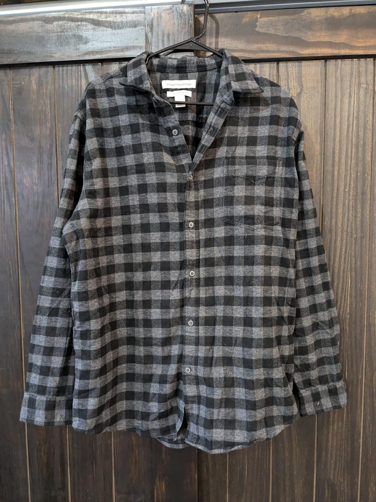 Amazon Essentials Men's Regular Fit Long-Sleeve Flannel Shirt, Soft Brushed Cotton, Lightweight yet Warm customer photo 1