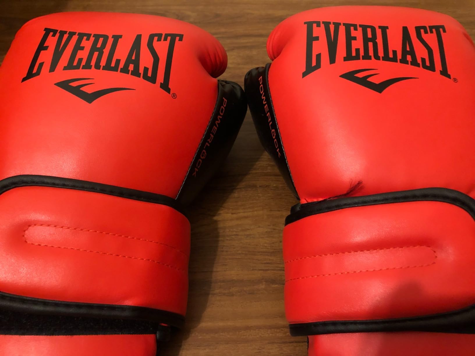 Everlast Powerlock 2 Hook & Loop Boxing Gloves | Fight Training Gloves | Hook and Loop with Durable Hand & Wrist Support | Heavy Bag & Fitness Training customer photo 2