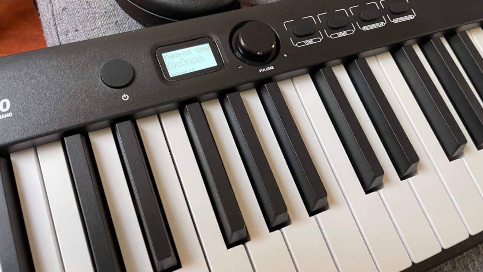 Eastar EP-10 Beginner Foldable Digital Piano 88 Key Full Size Semi Weighted Keyboard, Bluetooth Portable Electric Piano with Piano Bag customer photo 2