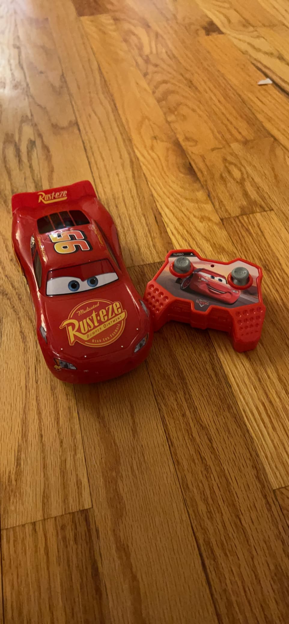 Jada Toys Pixar Cars 1:24 Lightning McQueen RC Remote Control Car 2.4 GHz Red Toys for Kids customer photo 1