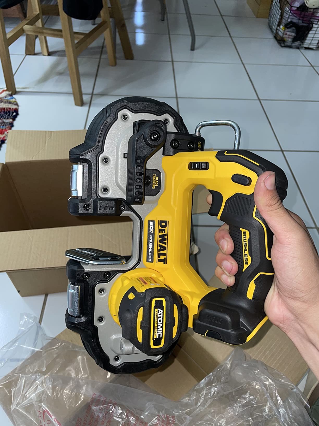 DEWALT ATOMIC 20V MAX Brushless Cordless 1-3/4 in. Compact Bandsaw, Bare Tool Only (DCS377B) customer photo 2