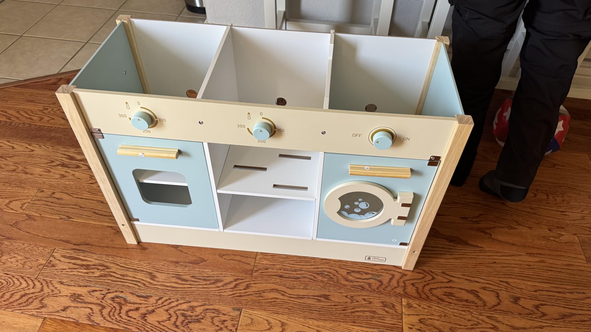 ROBUD Wooden Play Kitchen Set for Kids, Pretend Kitchen Toy customer photo 2