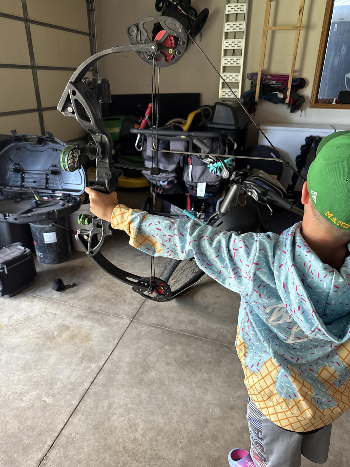 Compound Bow Archery for Youth and Beginner, Right Handed,19”-28” Draw Length,15-29 Lbs Draw Weight, 260 fps customer photo 1
