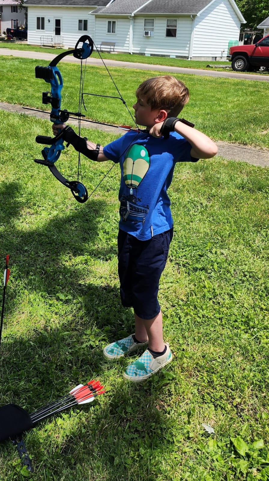 Compound Bow Archery for Youth and Beginner, Right Handed,19”-28” Draw Length,15-29 Lbs Draw Weight, 260 fps customer photo 2