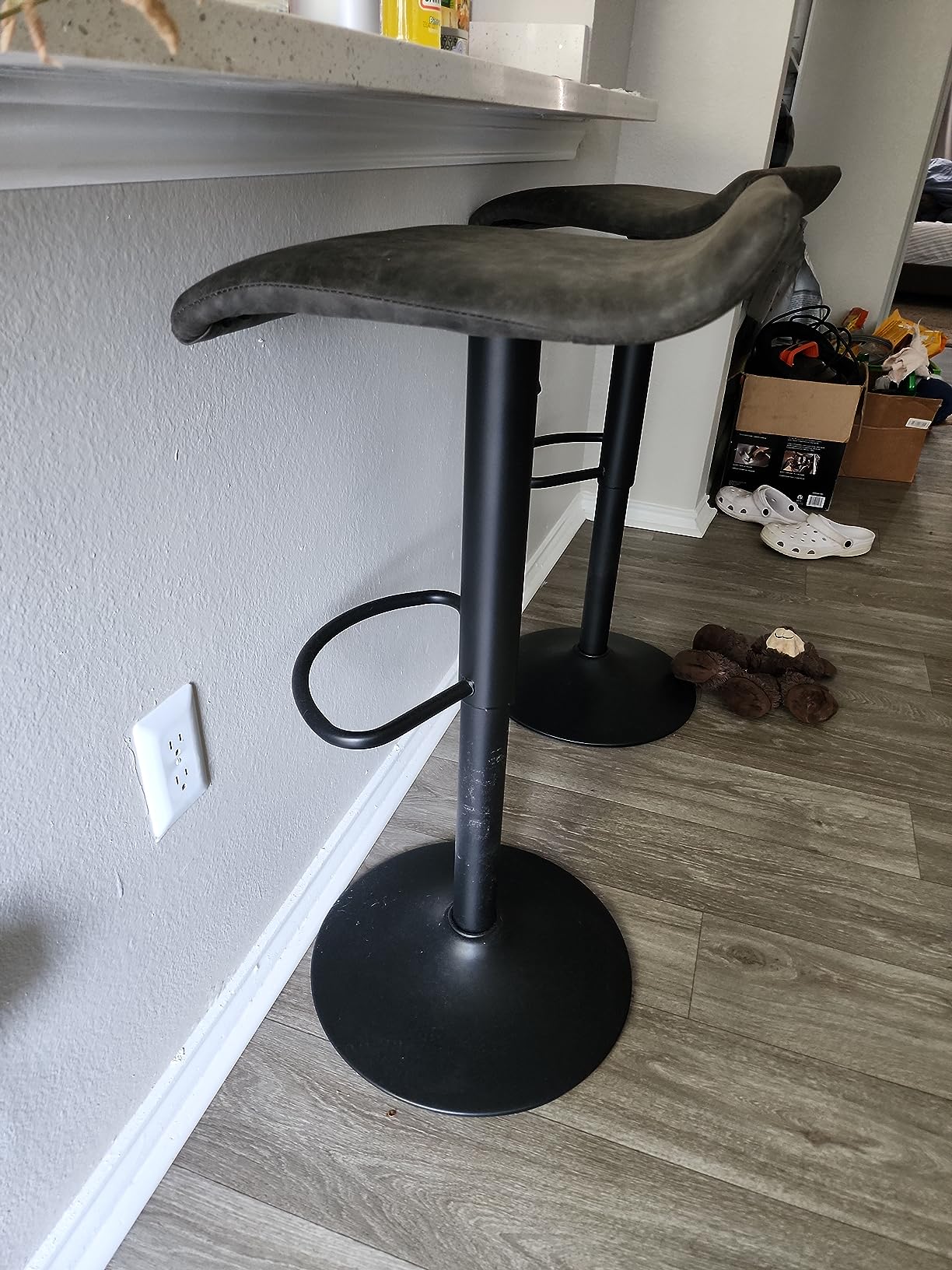 Finnhomy Bar Stools Set of 2 Counter Height, Swivel Barstools with Footrest and Backless, Height Adjustable Rustic Bar stools for Kitchen, Vintage Leather, Retro Grey customer photo 2