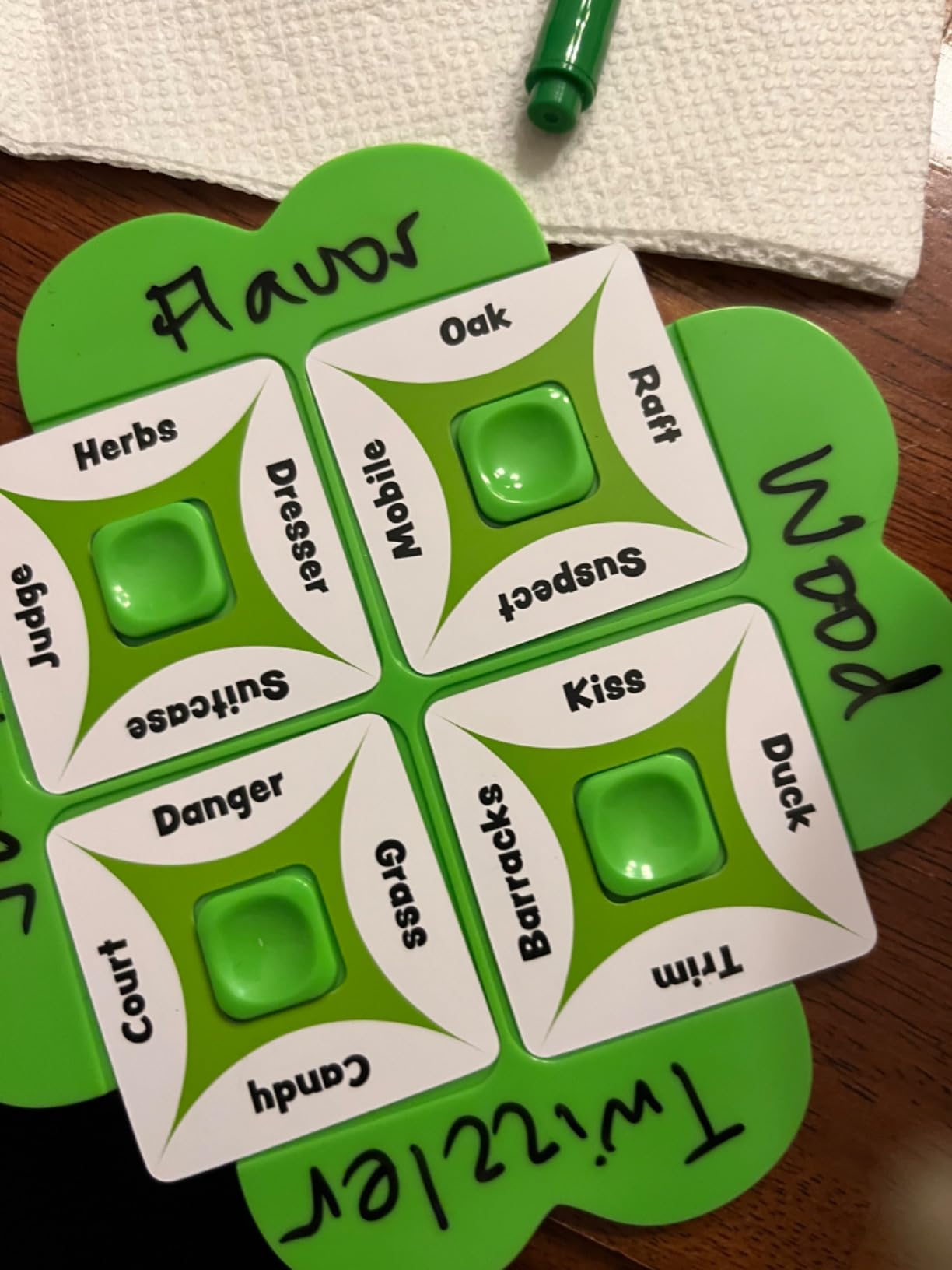Asmodee So Clover! Party Game - Cooperative Word Association Board Game for Ages 10+, 3-6 Players, 30 Min Playtime customer photo 2