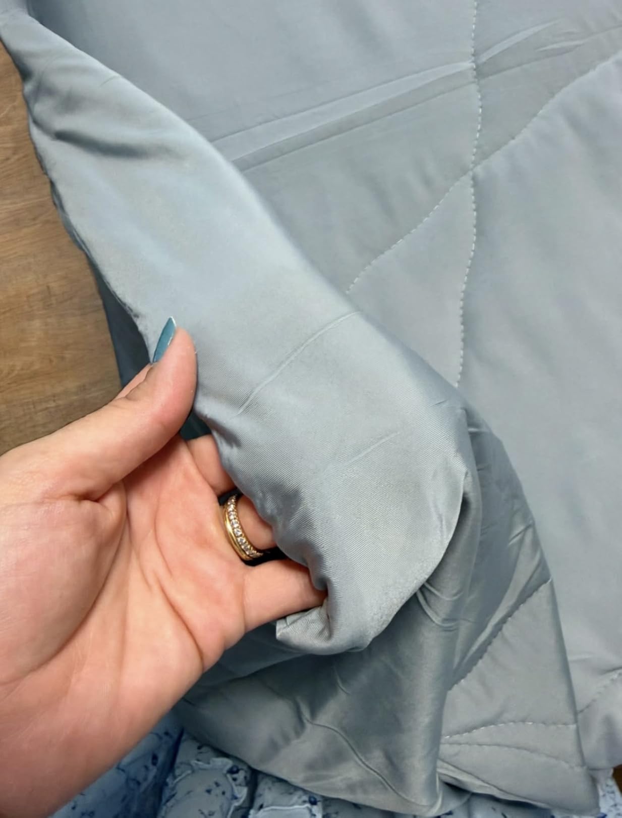 Elegear Cooling Comforter Queen Size, Cooling Blanket for Hot Sleepers,Gray customer photo 1