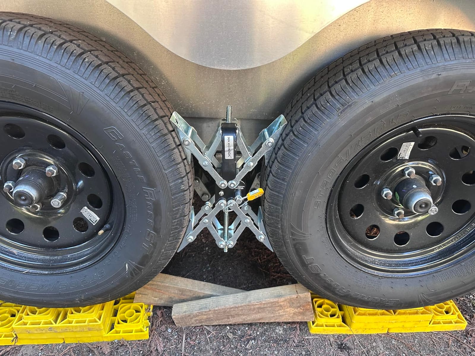 X-Shaped RV Stabilizer Wheel Chock (Allow Drill Adjust) Dual Axel RV Travel Trailer Camper Tire While Camping -2 Pack customer photo 2