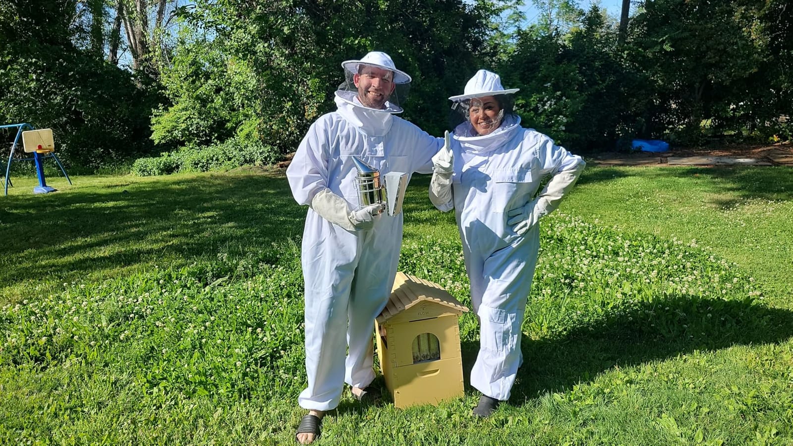 Professional Bee Suits for Men Women Sting Proof with Round Veil, Sting-Proof Full Body Protection Beekeeping Suit with Glove customer photo 2