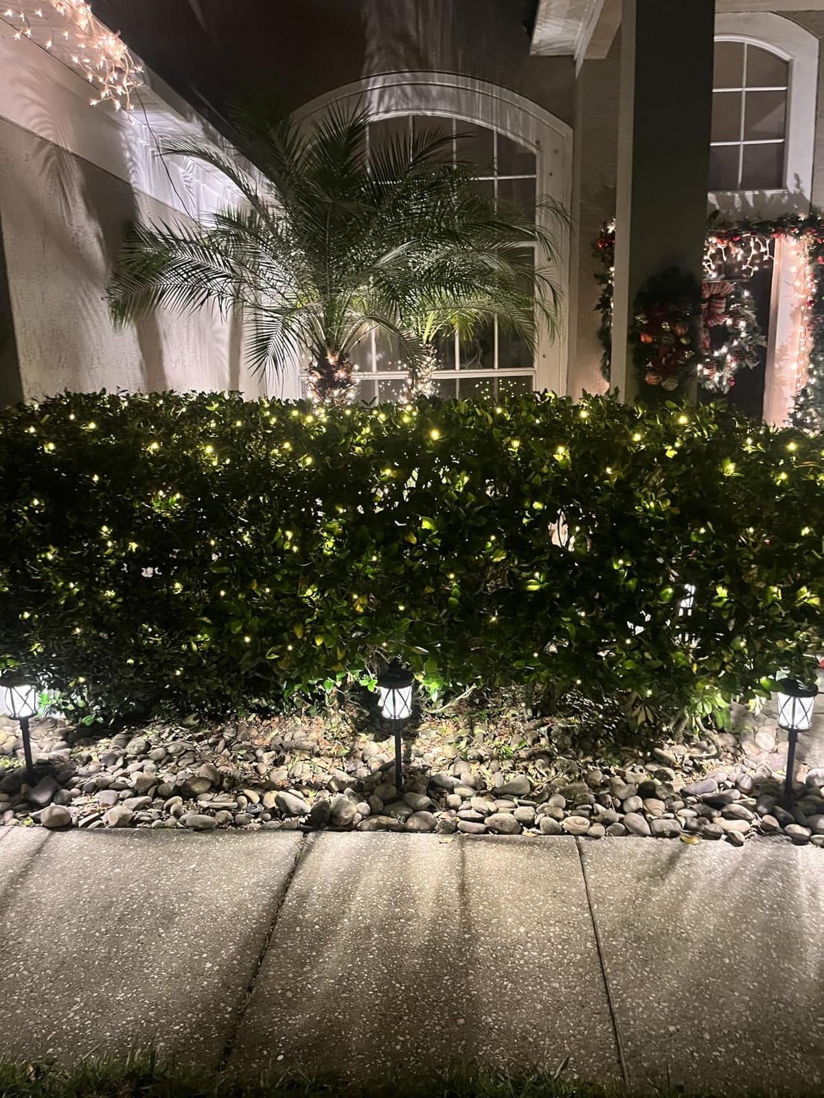 BlcTec Christmas Lights Outdoor 360 LED 9.8ft x 6.6ft Christmas Net Lights with 8 Modes, UL Certified, Timer, Connectable, Waterproof for Bushes, Shrubs, Yard Outdoor Xmas Decorations, Warm White customer photo 2