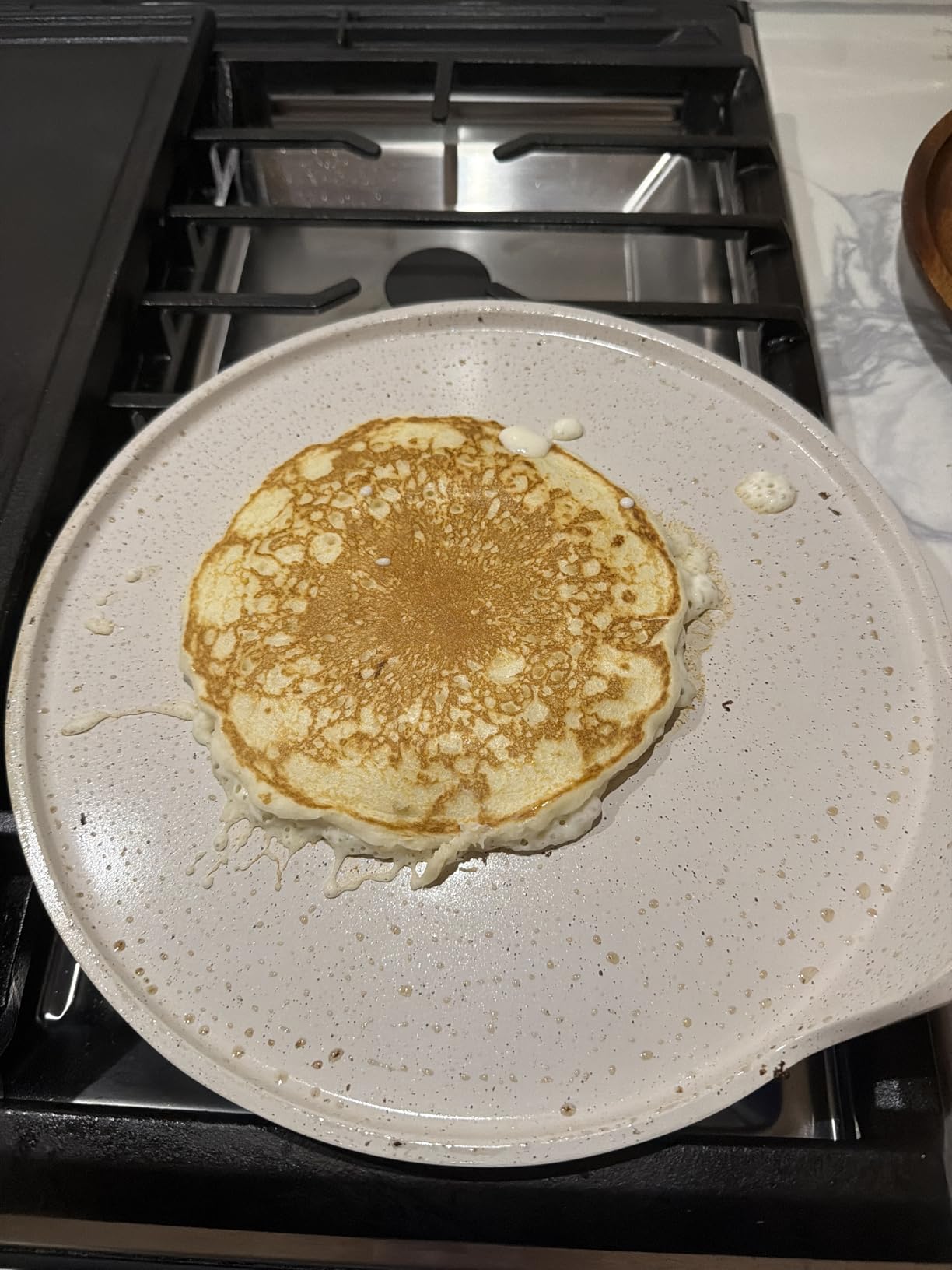 ESLITE LIFE 9.5 Inch Crepe Pan with Spreader, Nonstick Granite Coating Dosa Pan, Roti Tawa Comal Para Tortillas Pancake Griddle Pan, Induction Compatible, PTFE & PFOA Free, Black customer photo 1