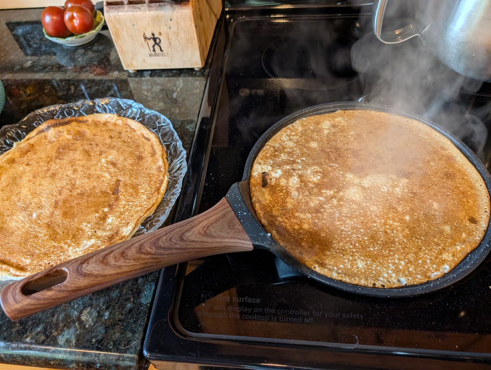 ESLITE LIFE 9.5 Inch Crepe Pan with Spreader, Nonstick Granite Coating Dosa Pan, Roti Tawa Comal Para Tortillas Pancake Griddle Pan, Induction Compatible, PTFE & PFOA Free, Black customer photo 2