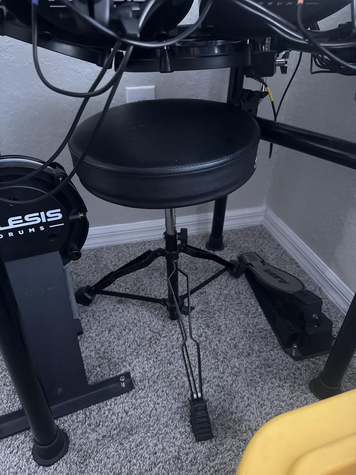 EASTROCK Drum Throne,Padded Drum Seat Drumming Stools with Anti-Slip Feet for Adults and Kids Drummers (Dark Black) customer photo 1