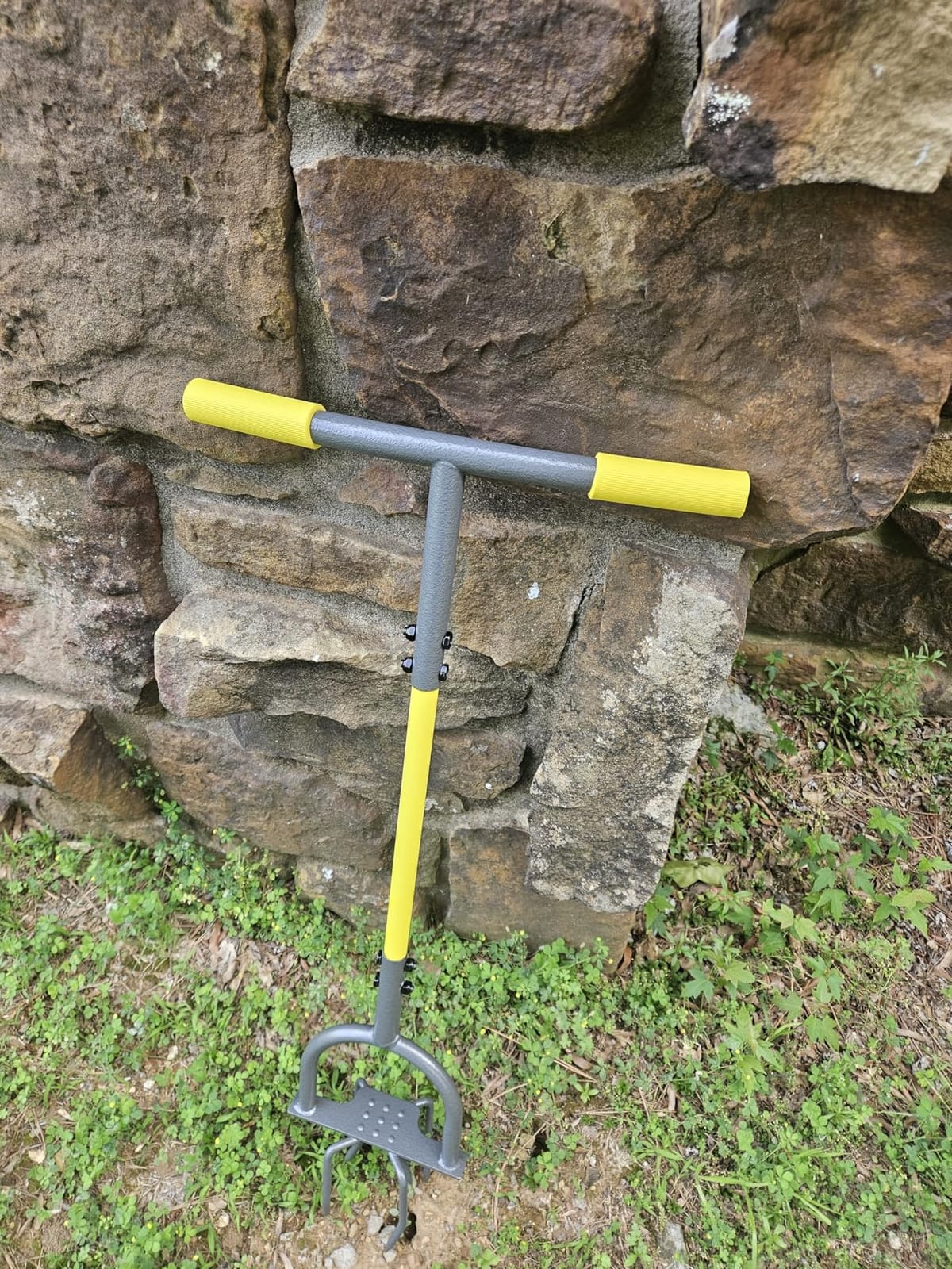 Jardineer Hand Tiller for Gardening, Manual Twist Tiller Cultivator, Heavy Duty Garden Claw, Soil Loosener & Lawn Aerator for Soil Mixing, Garden, Flower Box and Raised Bed customer photo 2
