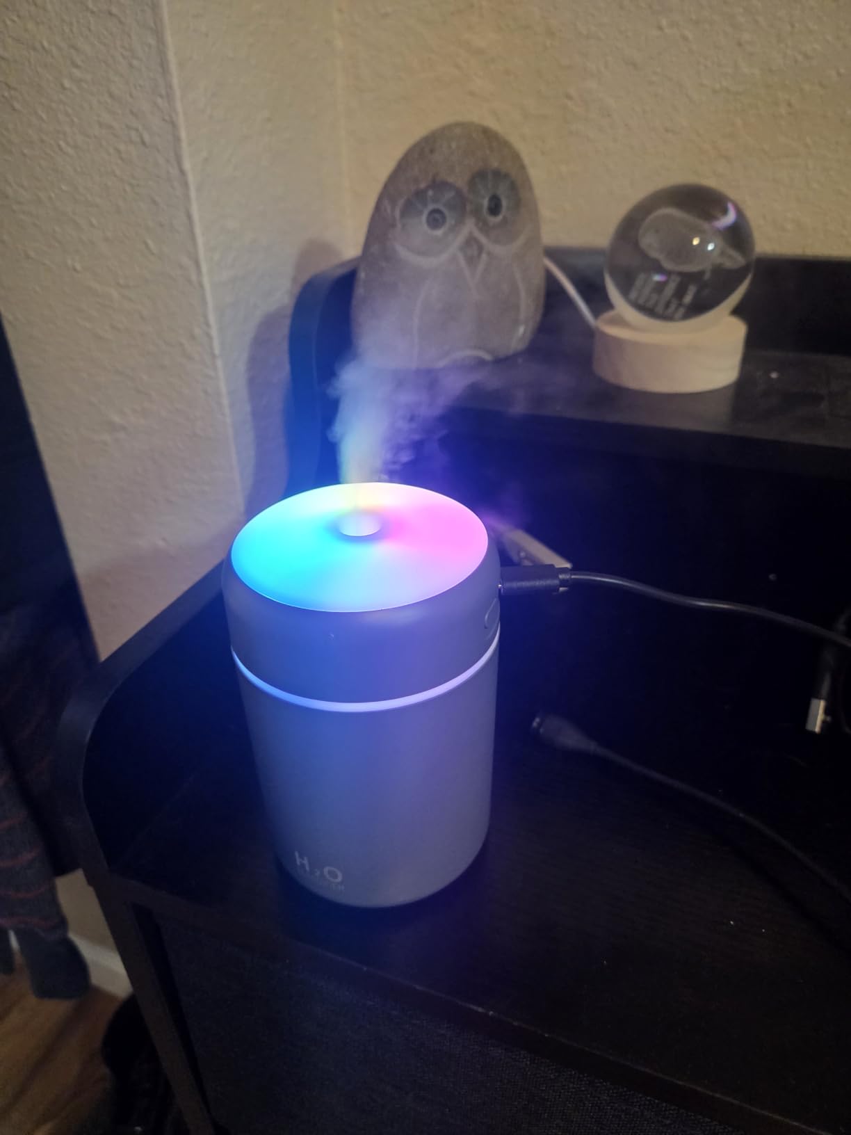 Portable Mini Humidifier, 300ml with Colorful LED Night Light, USB Personal Desktop Humidifier for Car Office Home Travel, Auto Shut-Off, 2 Mist Modes, Super Quiet(white) customer photo 1