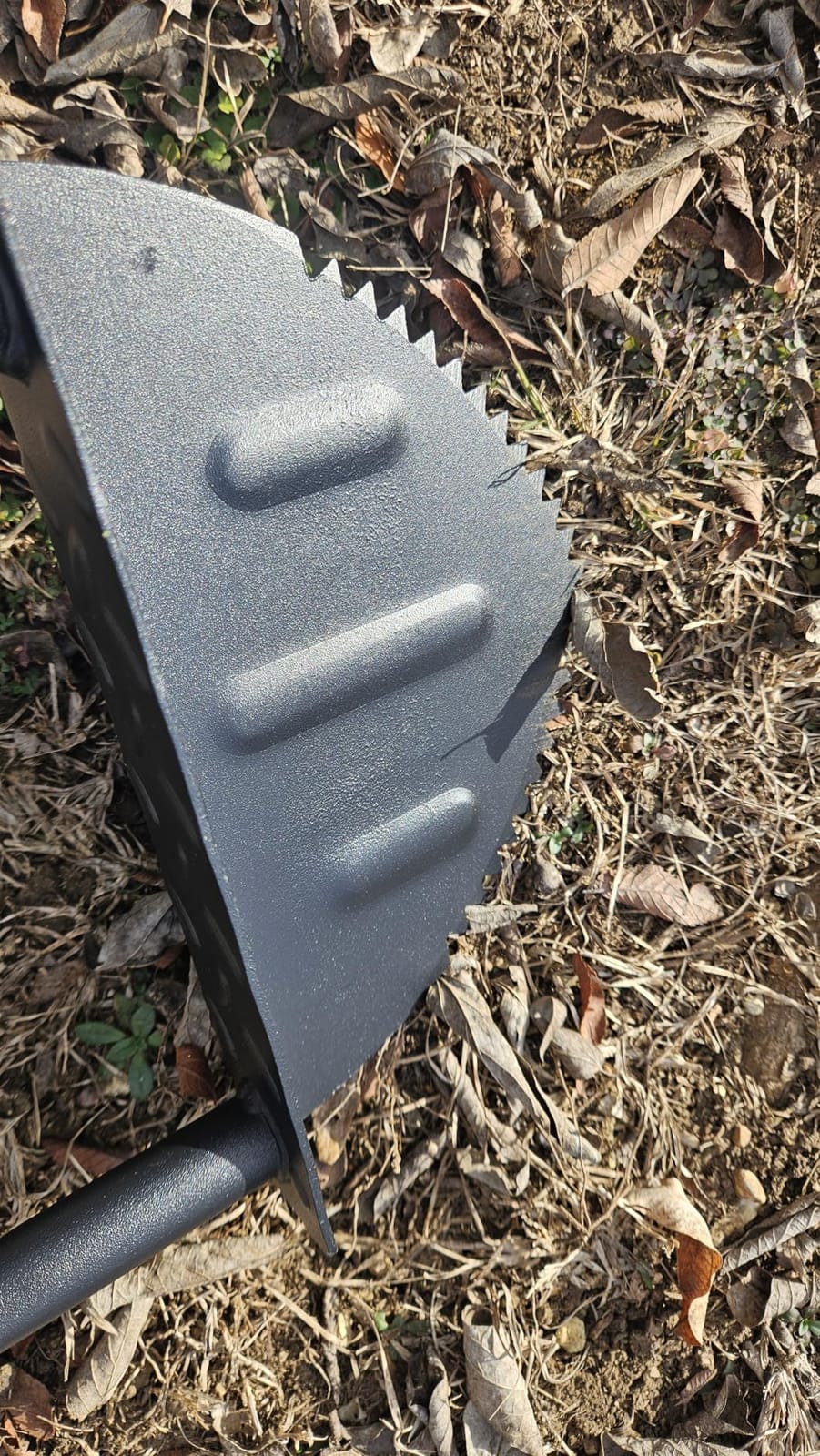 Professional Edge Lawn Tool, Heavy Duty Steel Half Moon & Saw-Tooth Blade for Clean Borders, Long Handle Reduces Back Strain, Manual Edger Ideal for Garden Edges, Sidewalks, Flower Beds customer photo 1