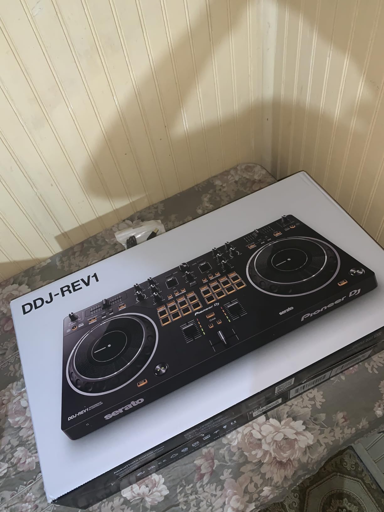 Pioneer DJ DDJ-REV1 2-deck Serato DJ Controller, Black customer photo 1