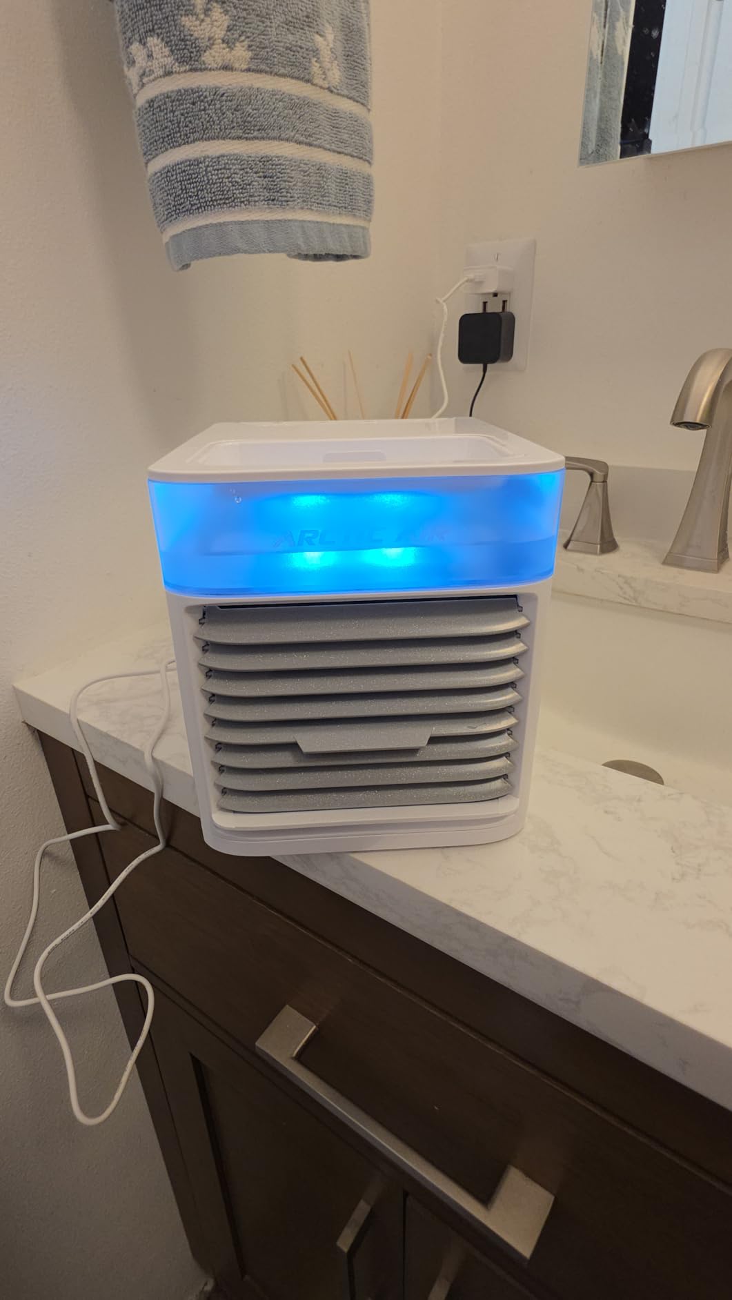 Arctic Air Pure Chill 2.0 Evaporative Air Cooler by Ontel - Powerful, Quiet, Lightweight and Portable Space Cooler with Hydro-Chill Technology For Bedroom, Office, Living Room & More,Blue customer photo 1