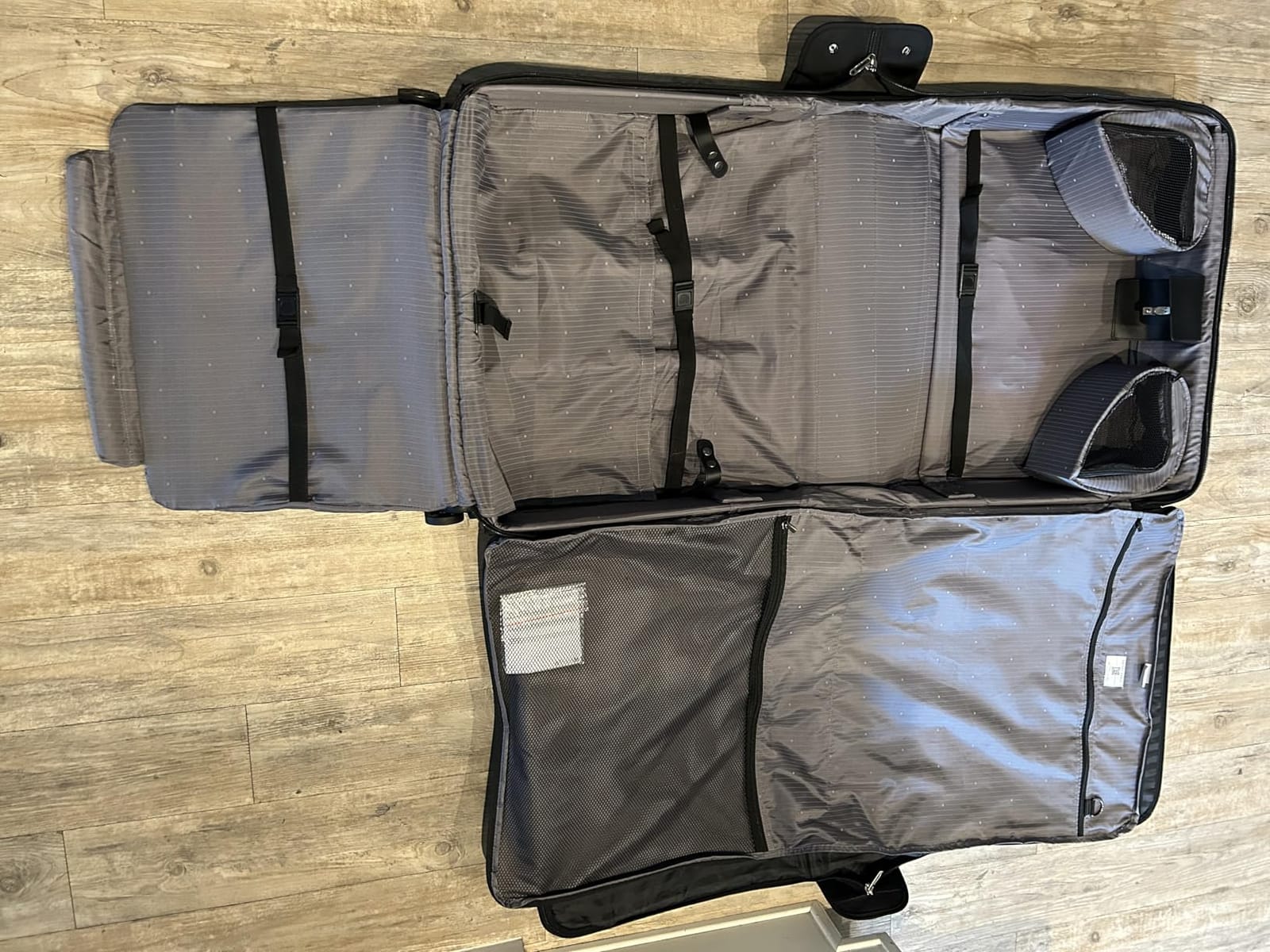 DELSEY PARIS Helium DLX, Rolling Garment Bag with Wheels, Black customer photo 1