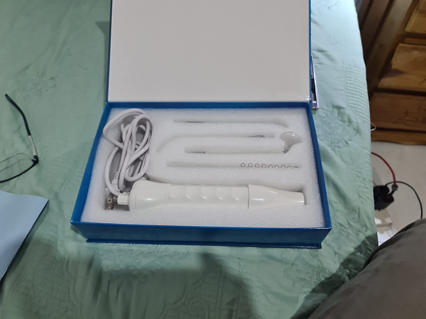High Frequency Facial Wand - TUMAKOU Violet Portable customer photo 2