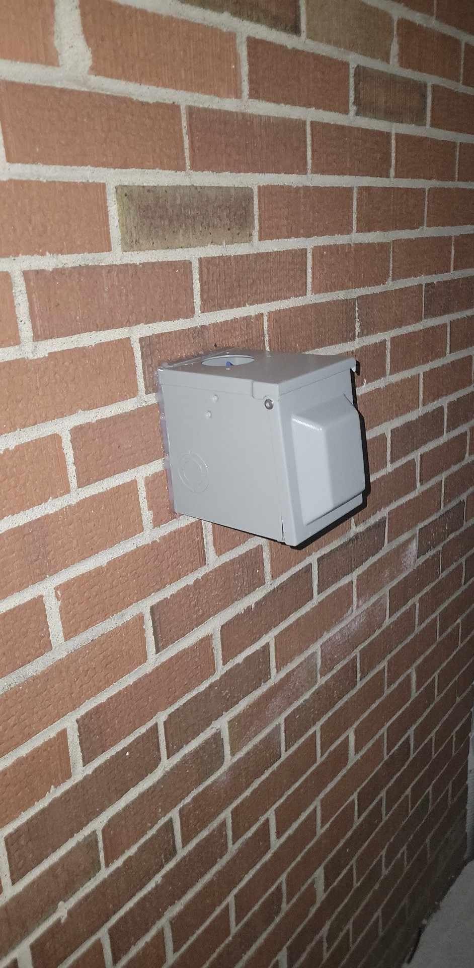 WELLUCK RV Power Outlet Box | 50A 125/250V, NEMA 14-50R Receptacle | Enclosed & Lockable | Weatherproof Plug for Travel Trailer, RV Camper, Generator Temporary Hookup customer photo 1