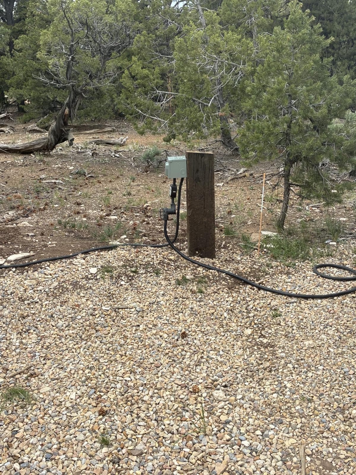 WELLUCK RV Power Outlet Box | 50A 125/250V, NEMA 14-50R Receptacle | Enclosed & Lockable | Weatherproof Plug for Travel Trailer, RV Camper, Generator Temporary Hookup customer photo 2