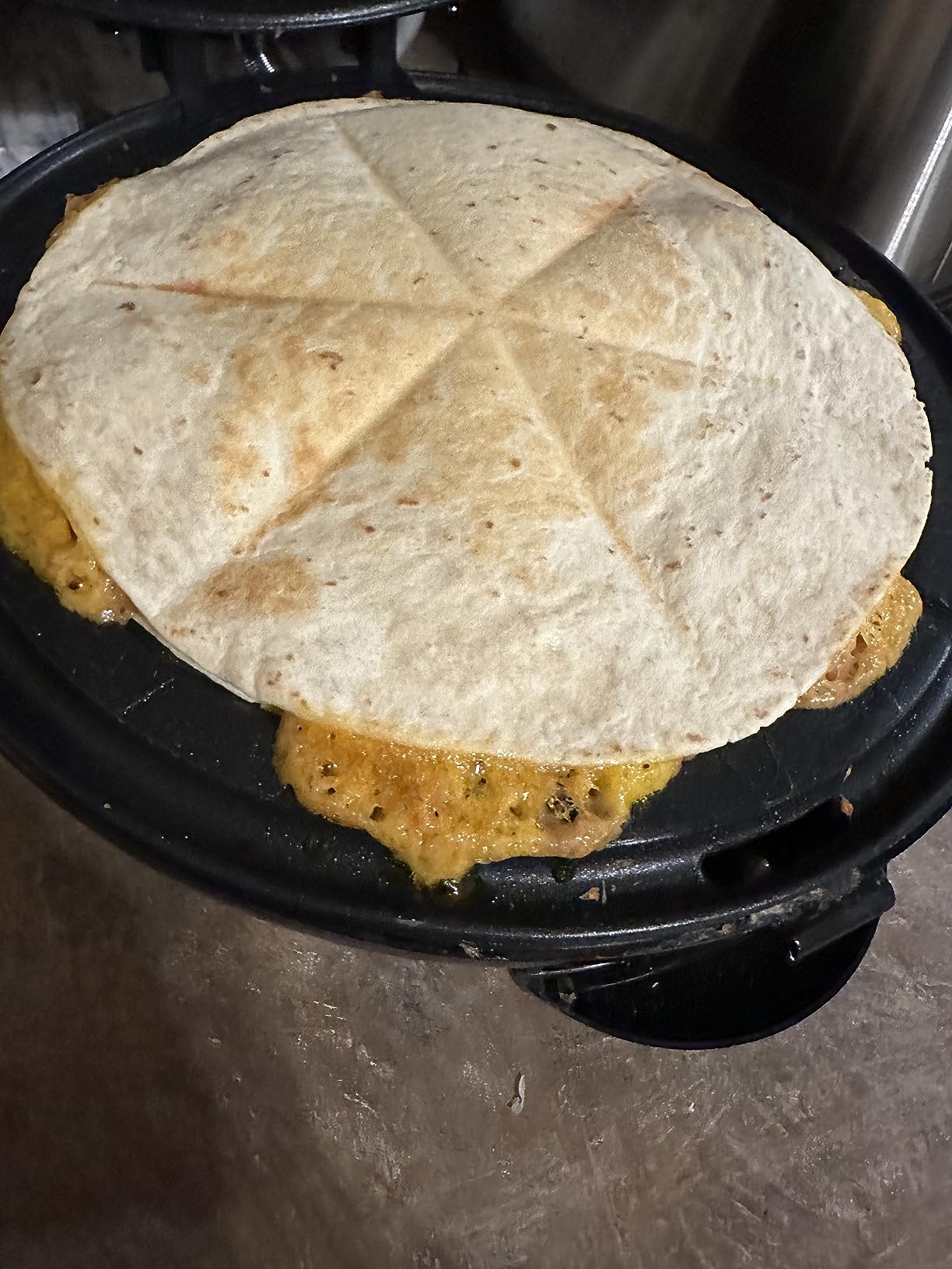 Taco Tuesday Deluxe 8-Inch 6-Wedge Electric Quesadilla Maker with Extra Stuffing Latch, Red customer photo 2